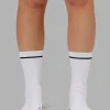 10023-fast-performance-crew-socks-2.0-white-black-4.webp Fast Performance Crew Socks 2.0 - White-Black