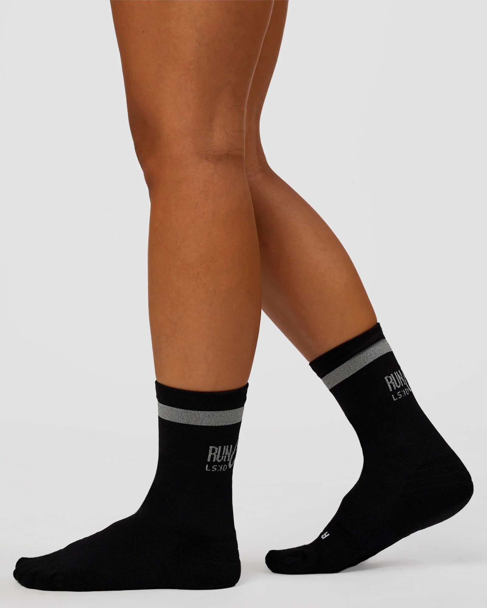 10038-run-club-performance-socks-2.0-black-reflective-4.webp Run Club Performance Socks 2.0 - Black-Reflective