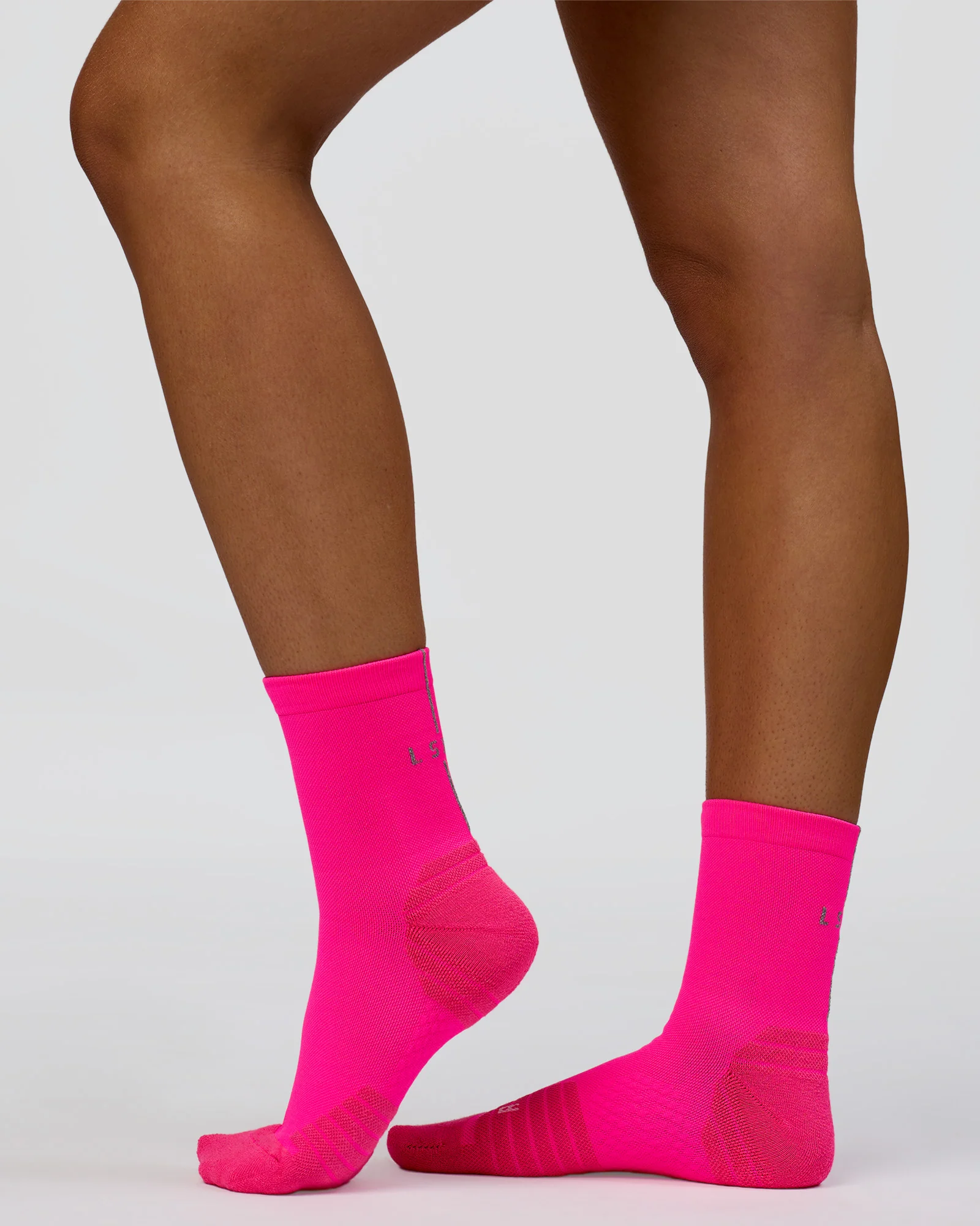 10073-race-performance-quarter-socks-neon-pink-reflective-2.webp Race Performance Quarter Socks - Neon Pink-Reflective