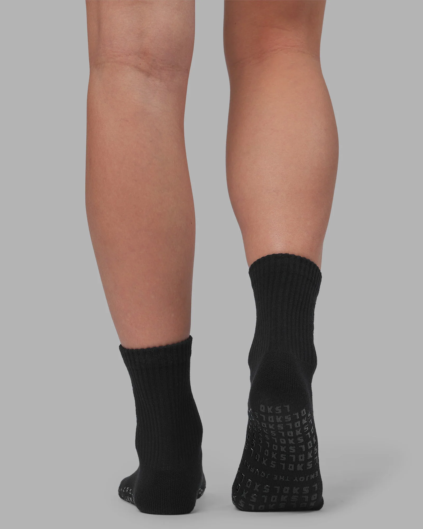 10098-signal-pilates-crew-grip-socks-2.0-black-black-3.webp Signal Pilates Crew Grip Socks 2.0 - Black-Black