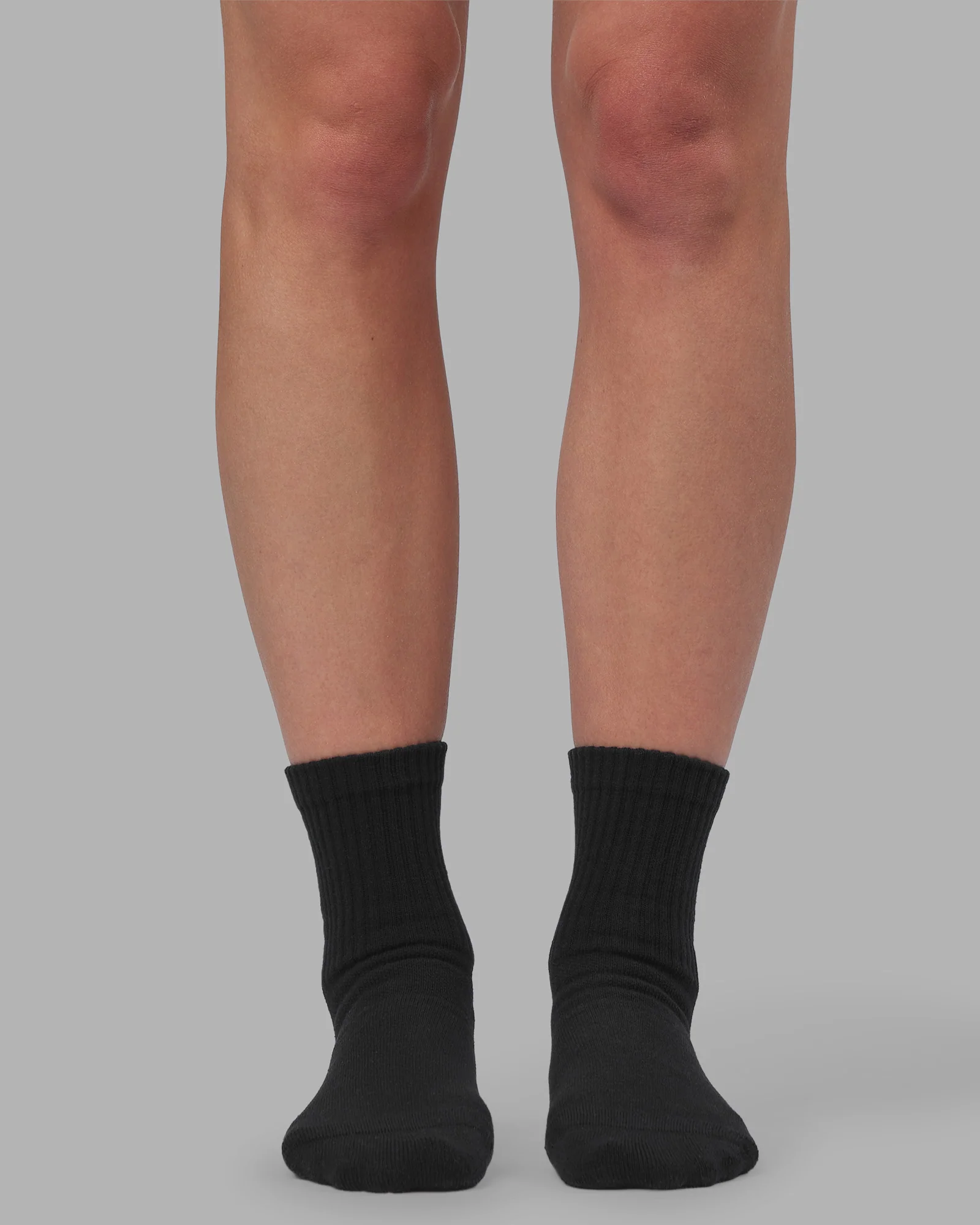 10098-signal-pilates-crew-grip-socks-2.0-black-black-4.webp Signal Pilates Crew Grip Socks 2.0 - Black-Black