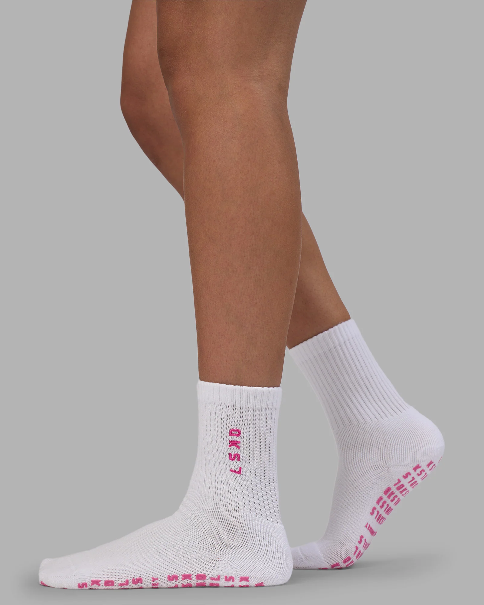 10107-signal-pilates-crew-grip-socks-2.0-white-ultra-pink-2.webp Signal Pilates Crew Grip Socks 2.0 - White-Ultra Pink