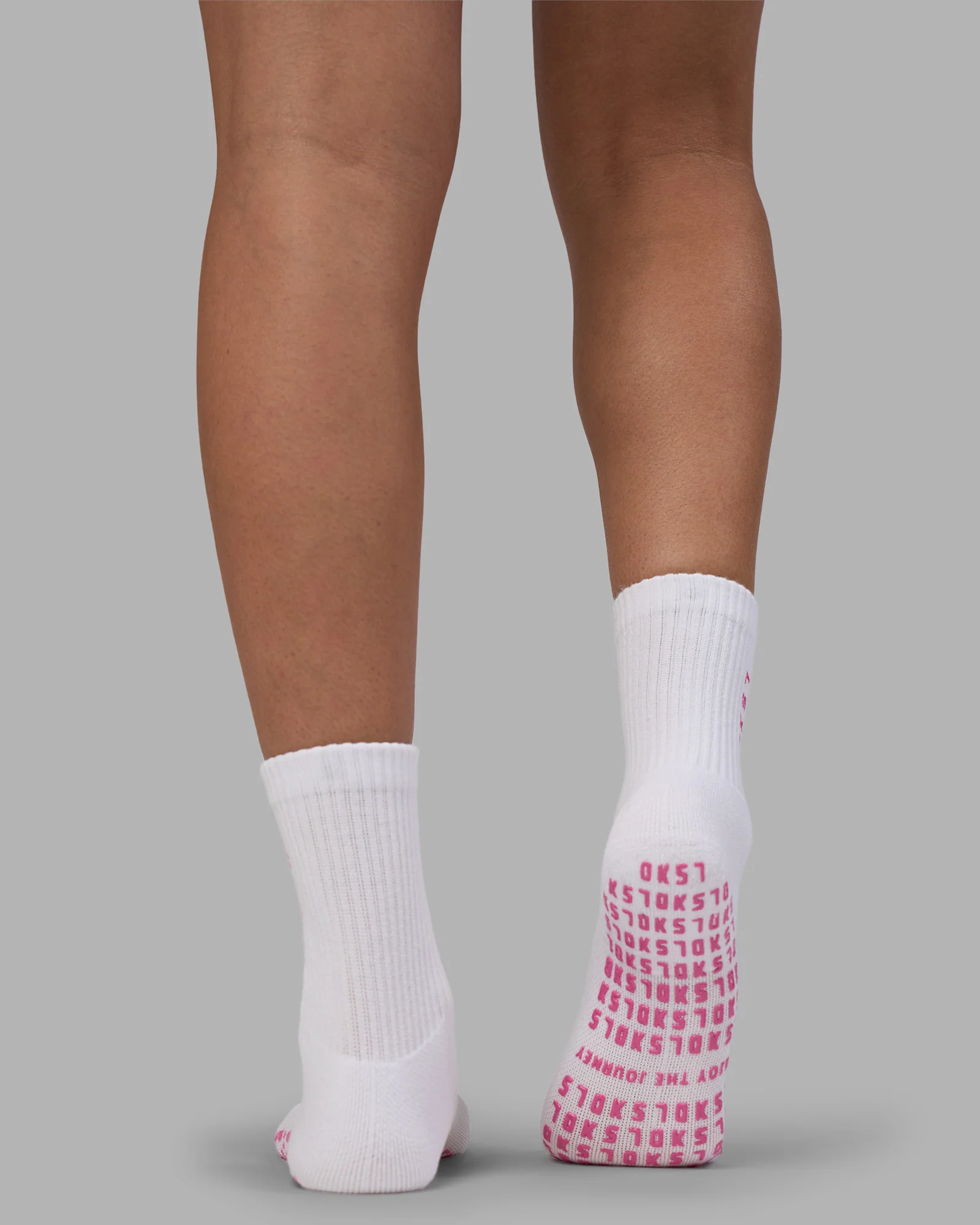 10107-signal-pilates-crew-grip-socks-2.0-white-ultra-pink-3.webp Signal Pilates Crew Grip Socks 2.0 - White-Ultra Pink