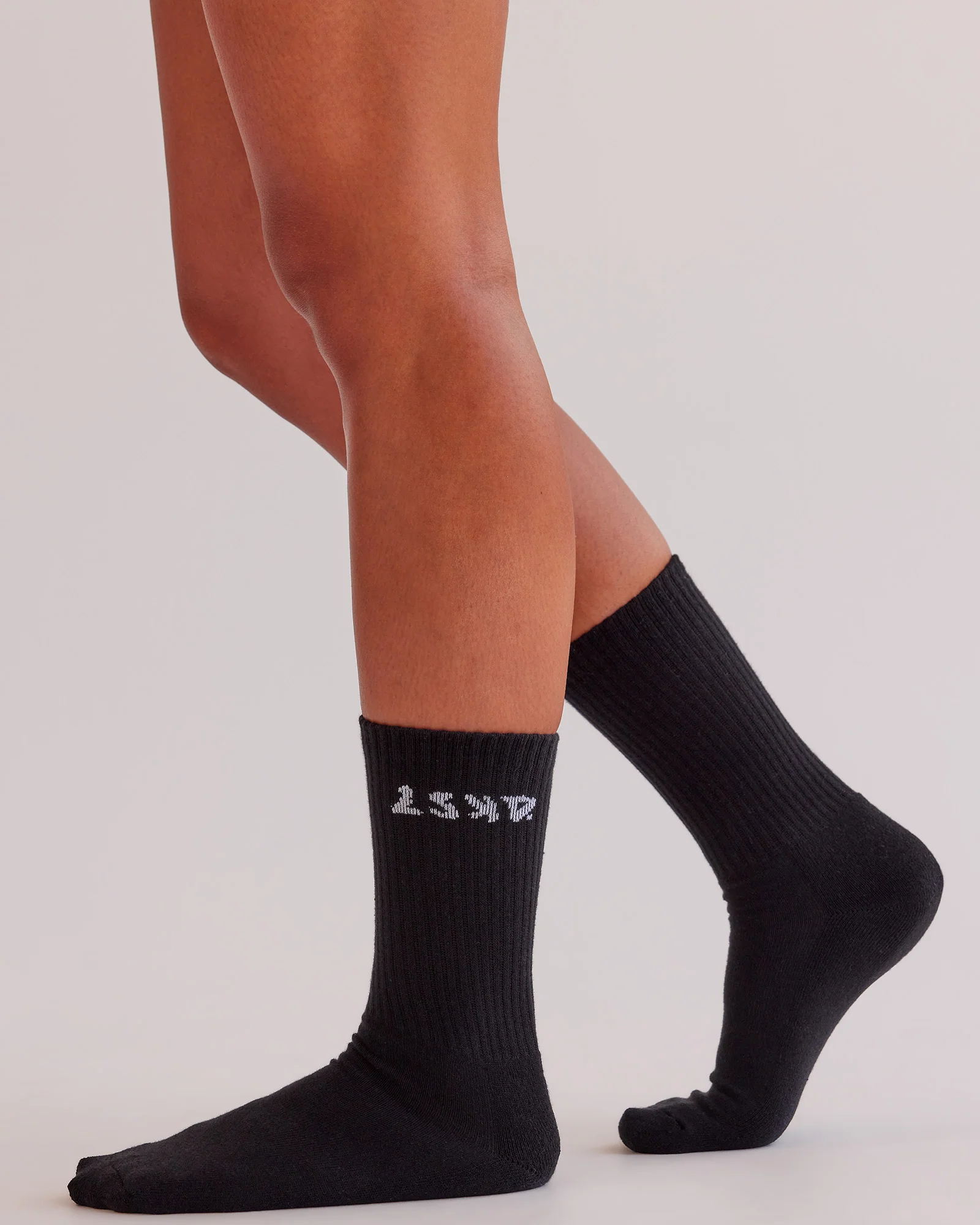 10167-endurance-crew-socks-3-pack-box-white-black-chocolate-martini-4.webp Endurance Crew Socks 3 Pack Box - White-Black-Chocolate Martini