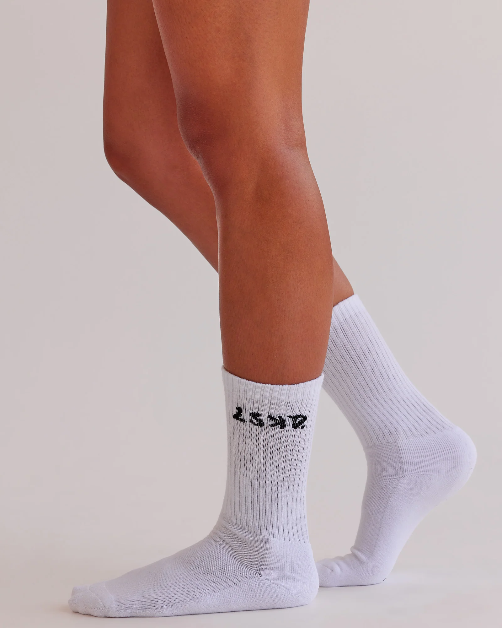 10167-endurance-crew-socks-3-pack-box-white-black-chocolate-martini-6.webp Endurance Crew Socks 3 Pack Box - White-Black-Chocolate Martini