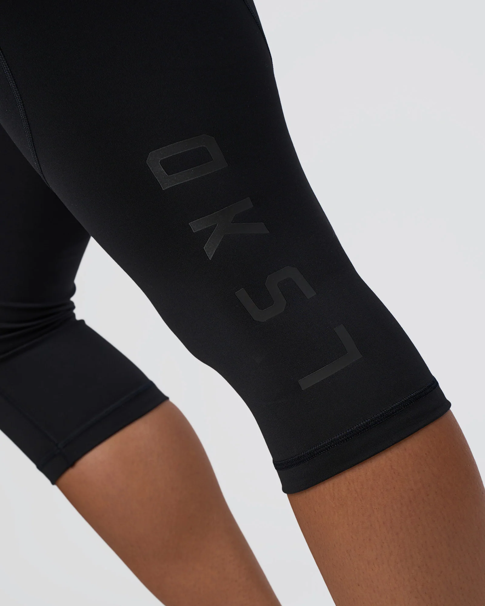 Rep Ultra High-Rise 3/4 Legging Pockets - Black-Black