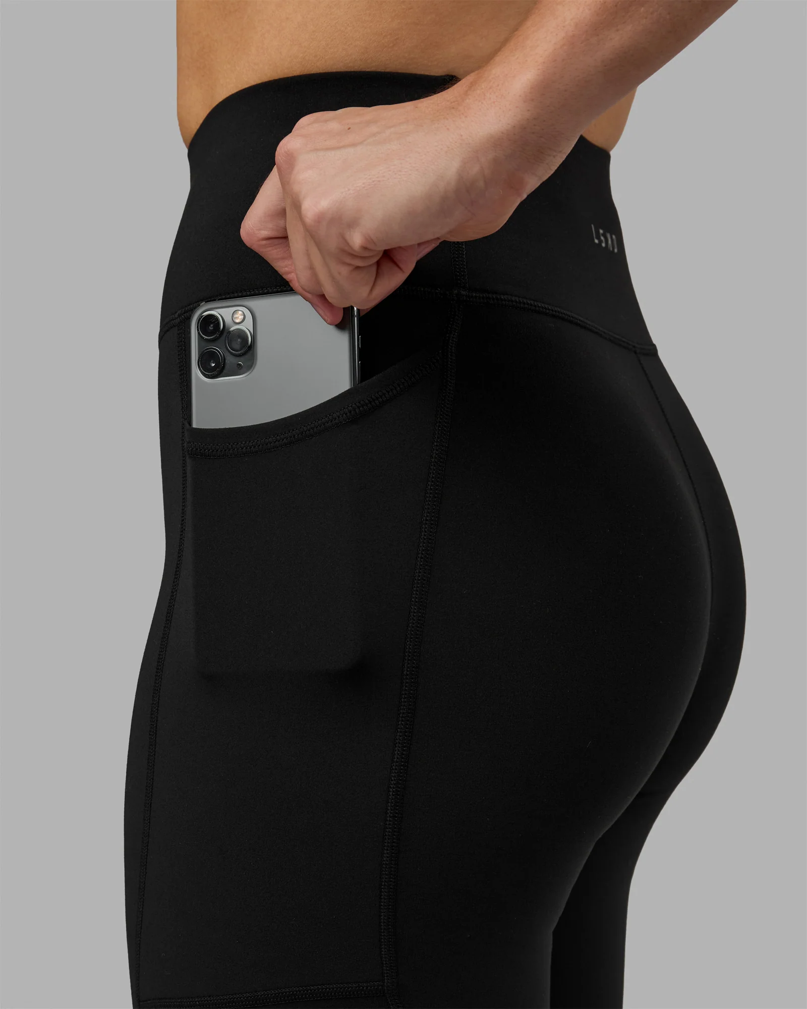 10212-rep-ultra-high-rise-3-4-legging-pockets-black-white-2.webp Rep Ultra High-Rise 3/4 Legging Pockets - Black-White