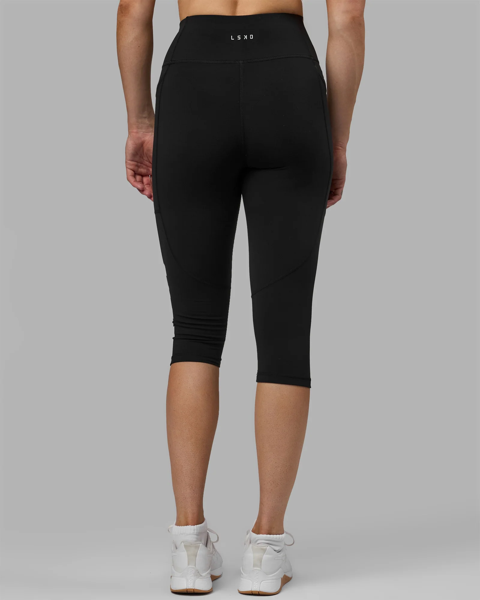 10212-rep-ultra-high-rise-3-4-legging-pockets-black-white-4.webp Rep Ultra High-Rise 3/4 Legging Pockets - Black-White
