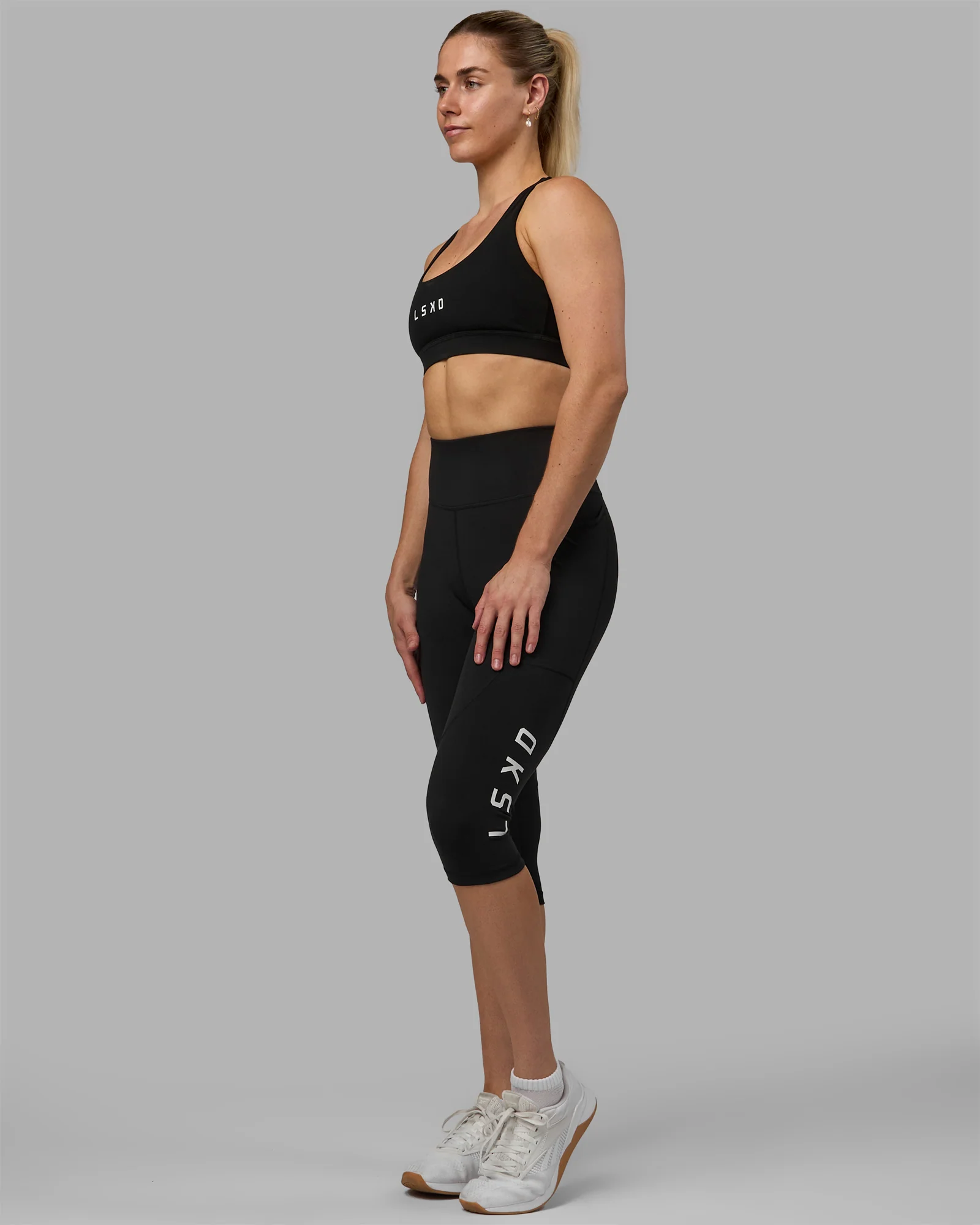 10212-rep-ultra-high-rise-3-4-legging-pockets-black-white-5.webp Rep Ultra High-Rise 3/4 Legging Pockets - Black-White