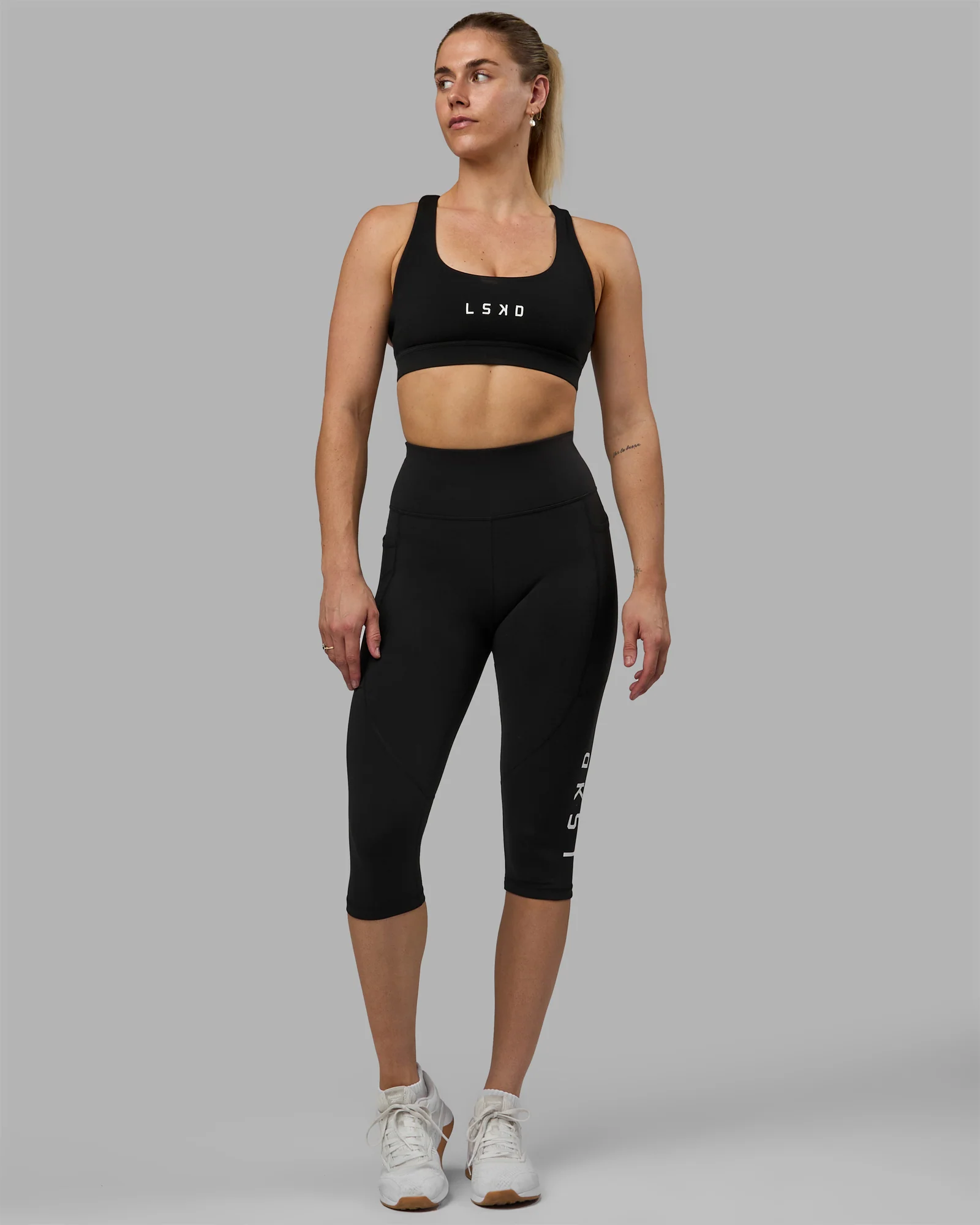 10212-rep-ultra-high-rise-3-4-legging-pockets-black-white-7.webp Rep Ultra High-Rise 3/4 Legging Pockets - Black-White
