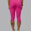 10221-fusion-ultra-high-rise-3-4-legging-pockets-fuchsia-pink-3.webp Fusion Ultra High-Rise 3/4 Legging Pockets - Fuchsia Pink
