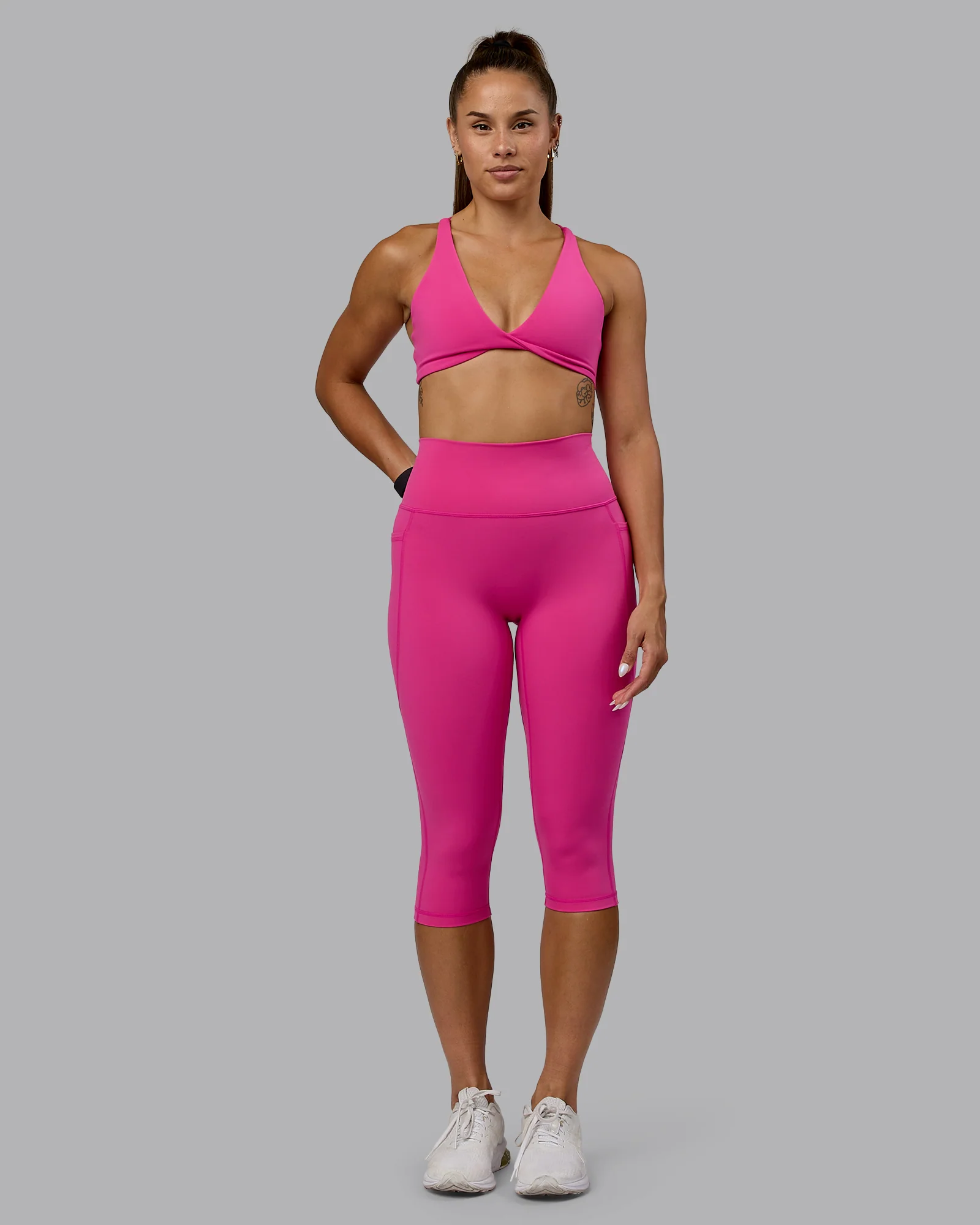 10221-fusion-ultra-high-rise-3-4-legging-pockets-fuchsia-pink-4.webp Fusion Ultra High-Rise 3/4 Legging Pockets - Fuchsia Pink