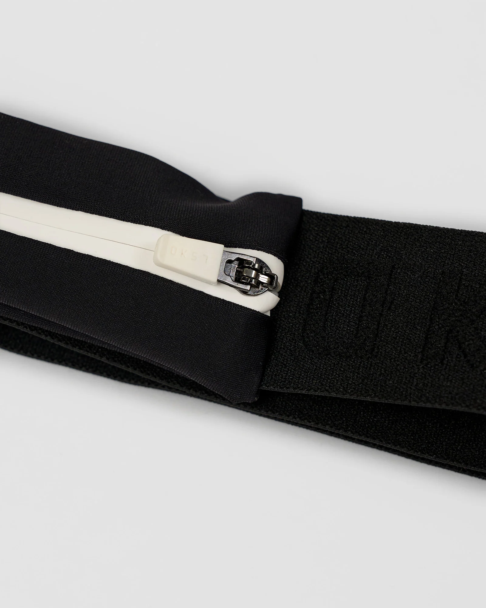 1023-rep-run-belt-2.0-black-white-4.webp Rep Run Belt 2.0 - Black-White