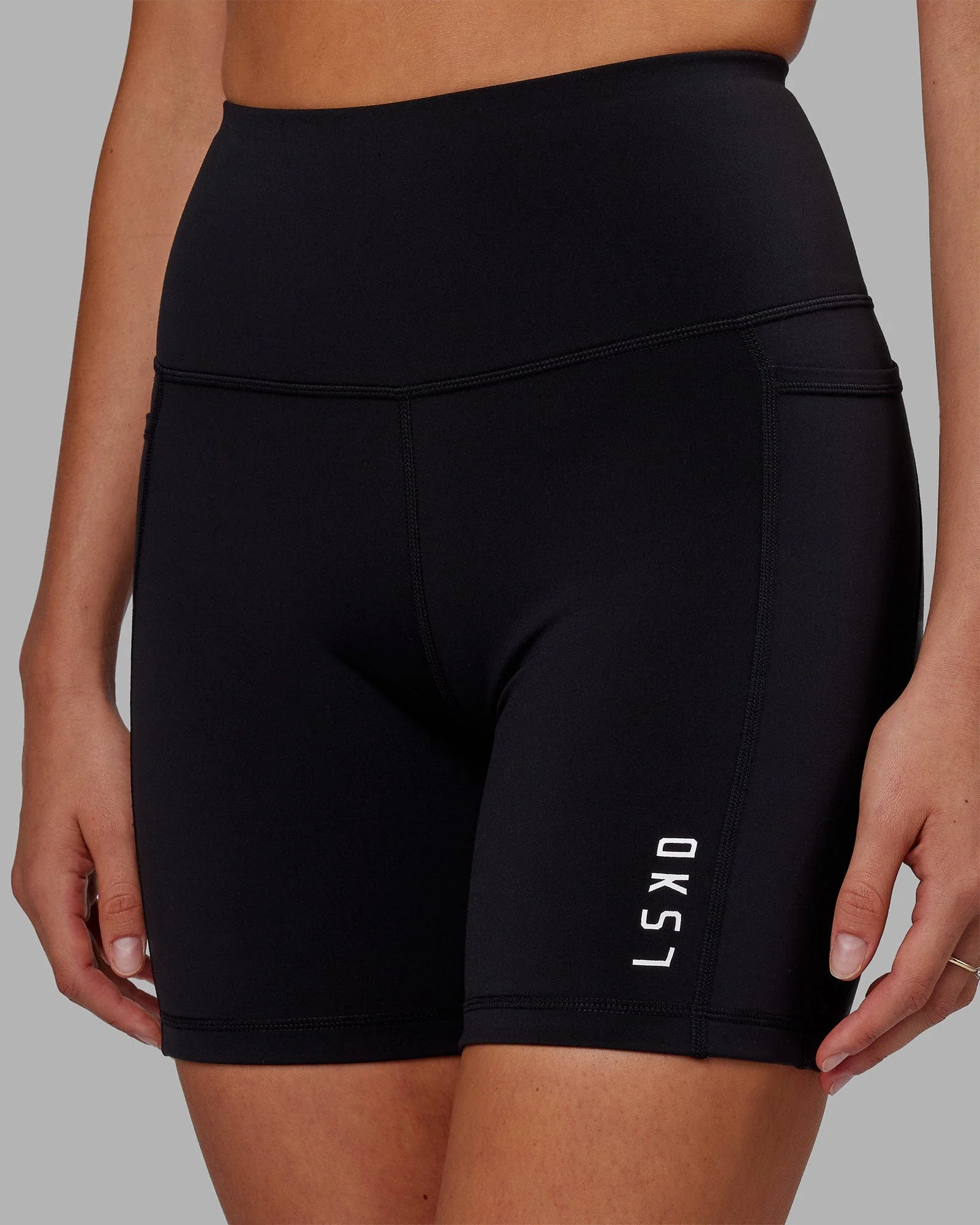 10284-flux-ultra-high-rise-6-short-pockets-black-1.webp Flux Ultra High-Rise 6" Short Pockets - Black