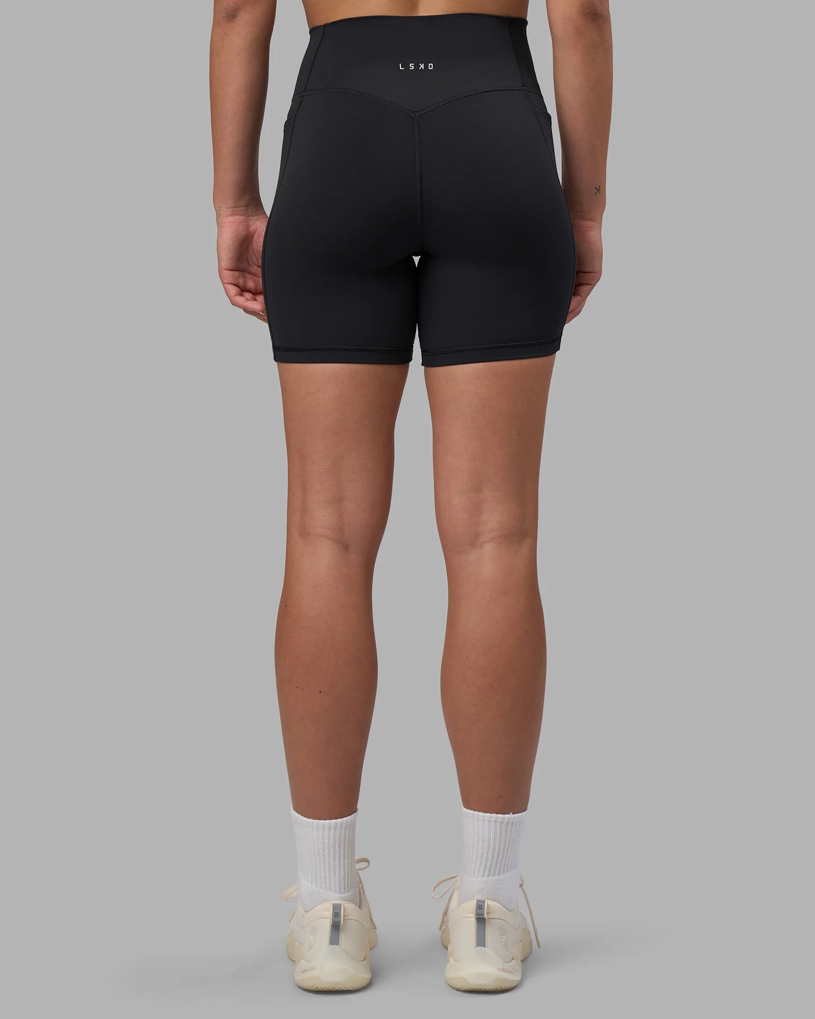 Fusion V-Contour Ultra High-Rise 6" Short Pockets - Black