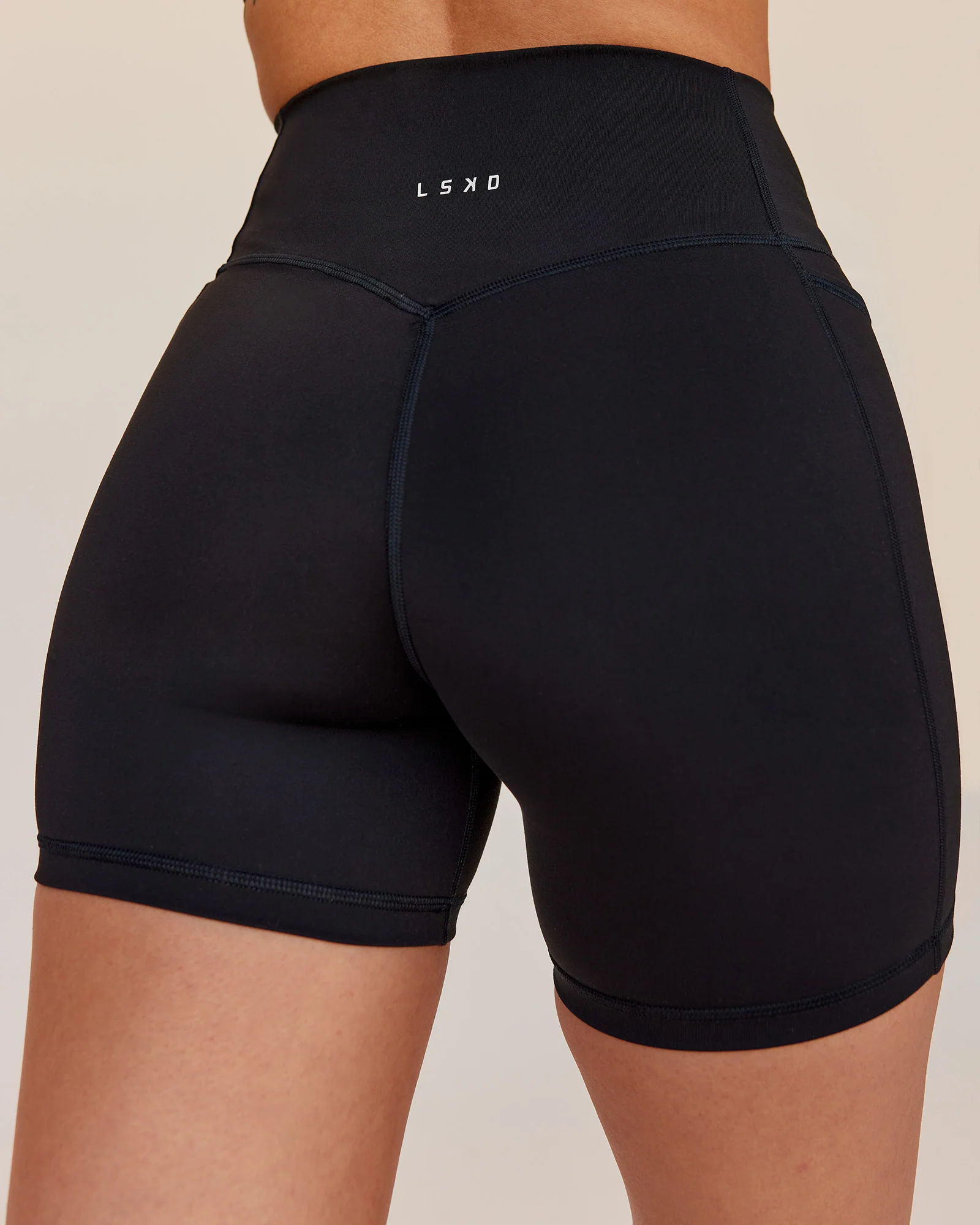 Fusion V-Contour Ultra High-Rise 6" Short Pockets - Black