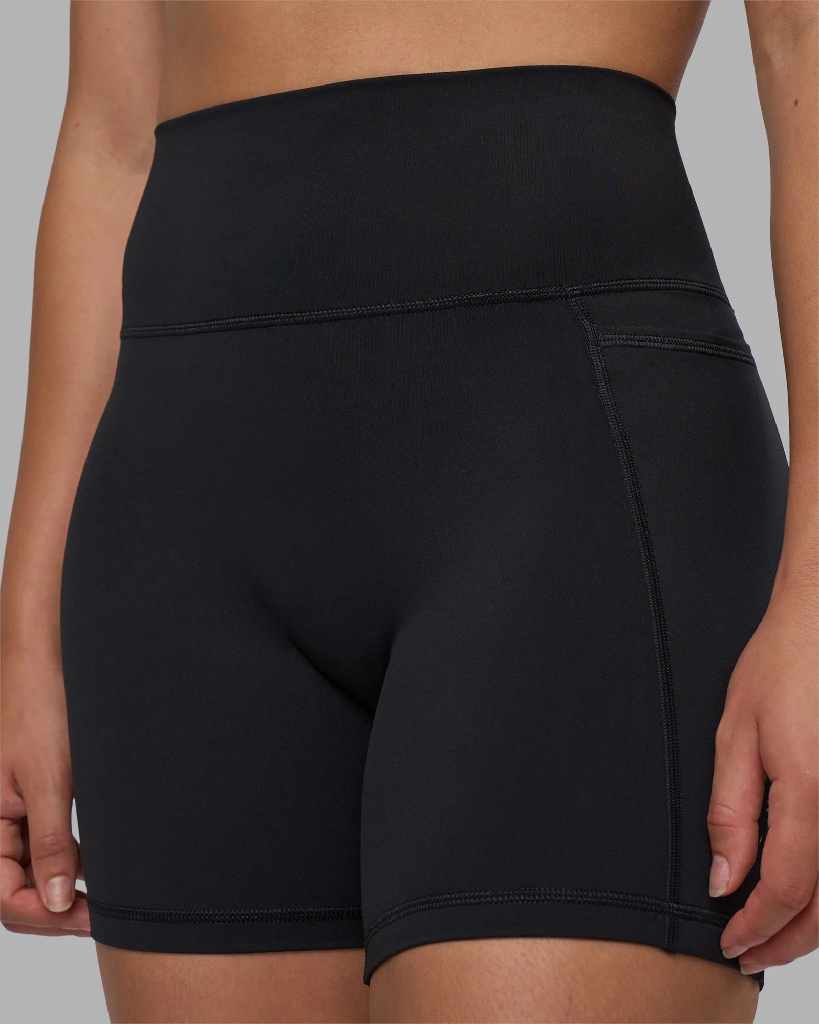 Fusion V-Contour Ultra High-Rise 6" Short Pockets - Black