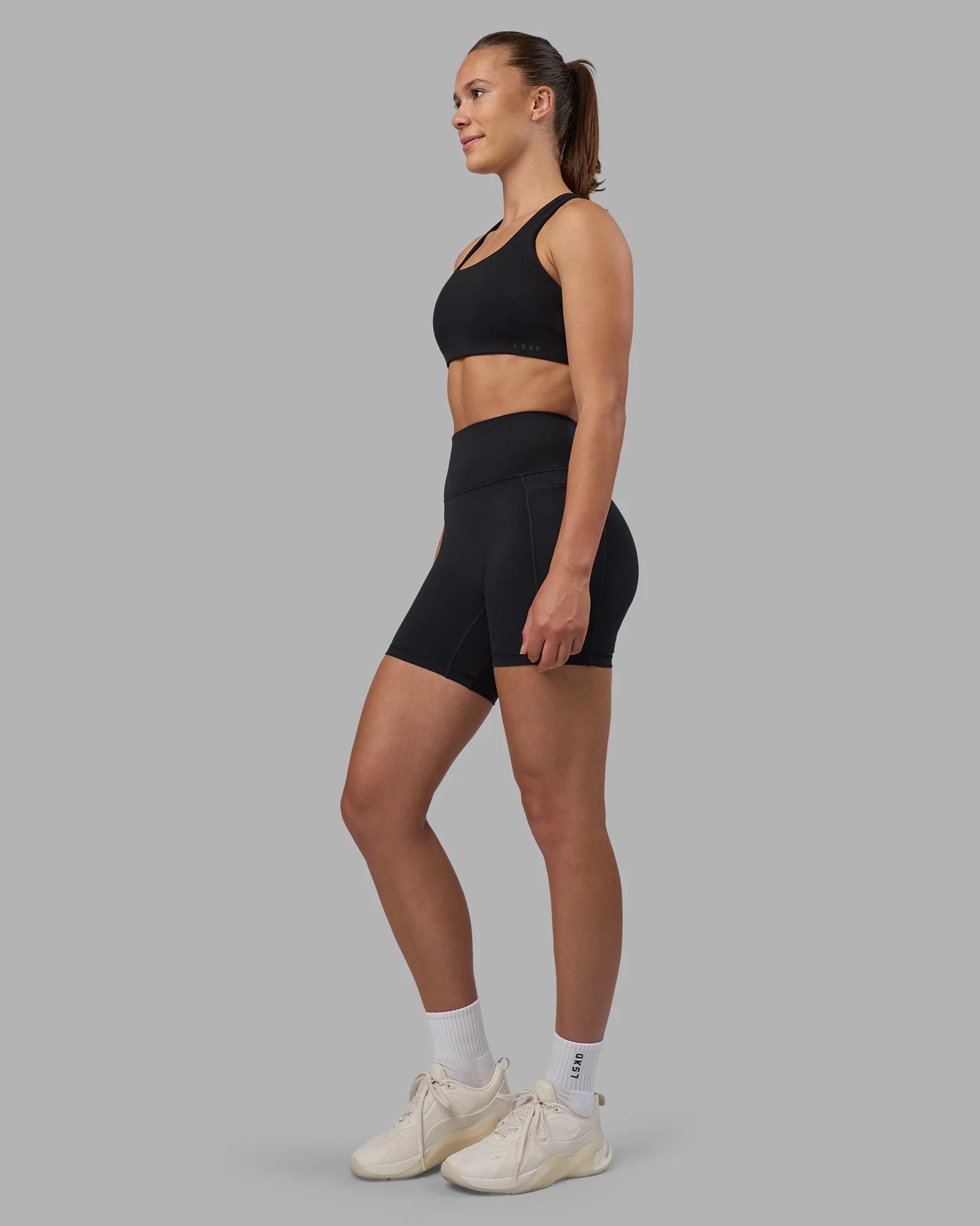 Fusion V-Contour Ultra High-Rise 6" Short Pockets - Black
