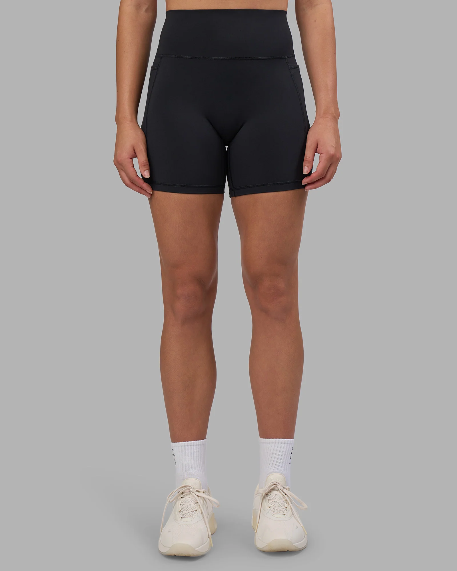 Fusion V-Contour Ultra High-Rise 6" Short Pockets - Black