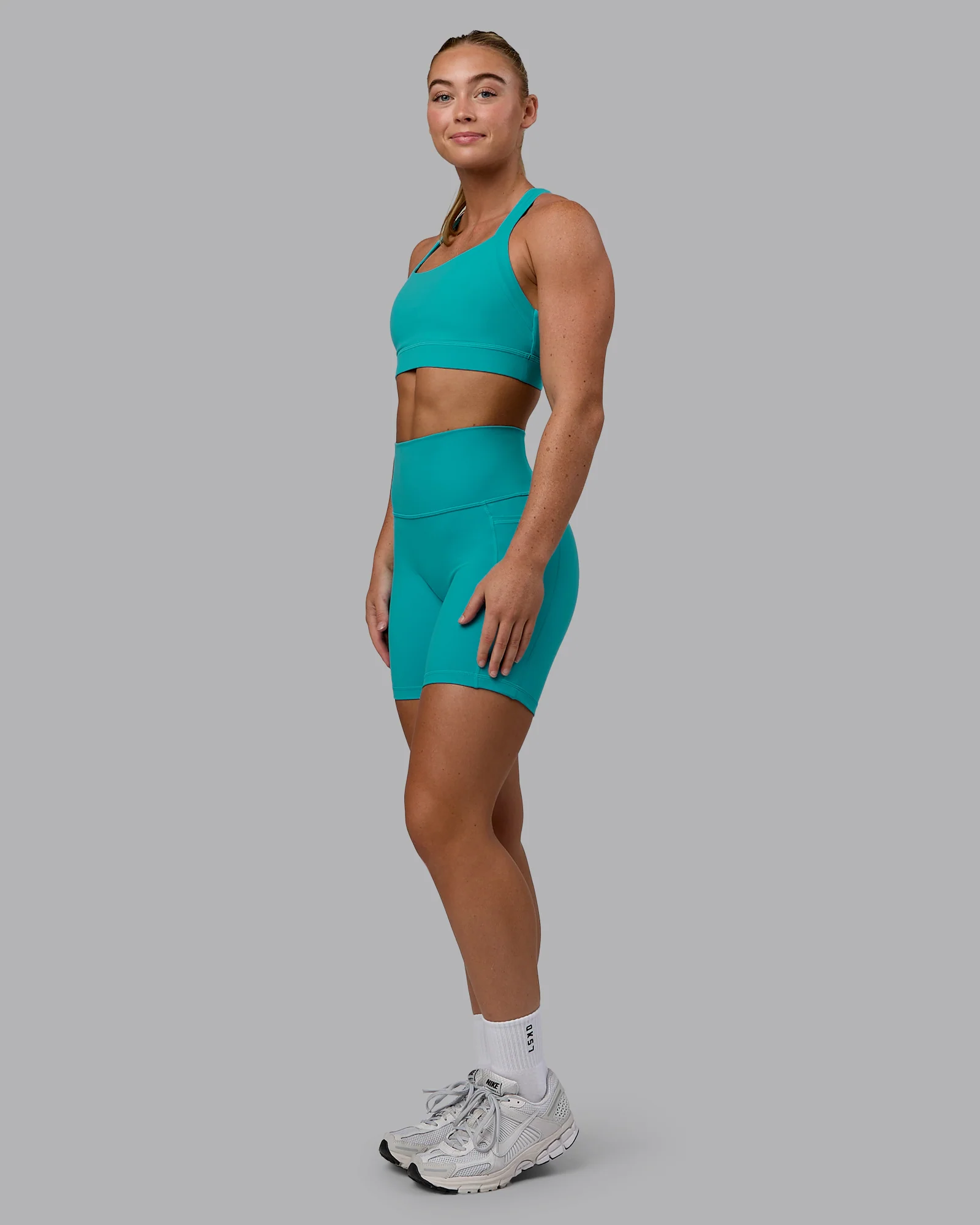 10329-fusion-ultra-high-rise-6-short-pockets-uplift-blue-4.webp Fusion Ultra High-Rise 6" Short Pockets - Uplift Blue