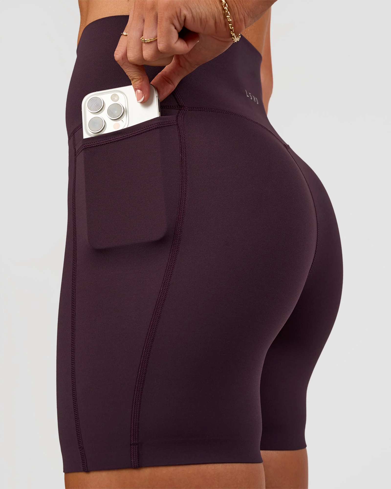 10419-elixir-ultra-high-rise-6-short-pockets-midnight-plum-4.webp Elixir Ultra High-Rise 6” Short Pockets - Midnight Plum