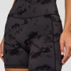10428-fusion-ultra-high-rise-6-short-pockets-black-tie-dye-2.webp Fusion Ultra High-Rise 6" Short Pockets - Black Tie Dye