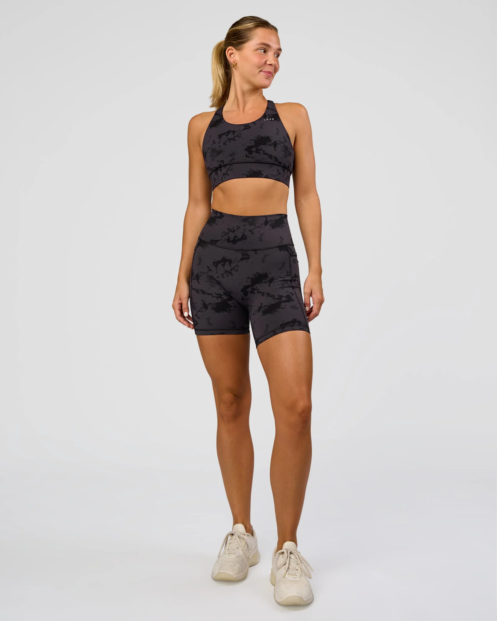 10428-fusion-ultra-high-rise-6-short-pockets-black-tie-dye-3.webp Fusion Ultra High-Rise 6" Short Pockets - Black Tie Dye