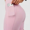 10446-fusion-v-contour-ultra-high-rise-6-short-pockets-marshmallow-3.webp Fusion V-Contour Ultra High-Rise 6" Short Pockets - Marshmallow