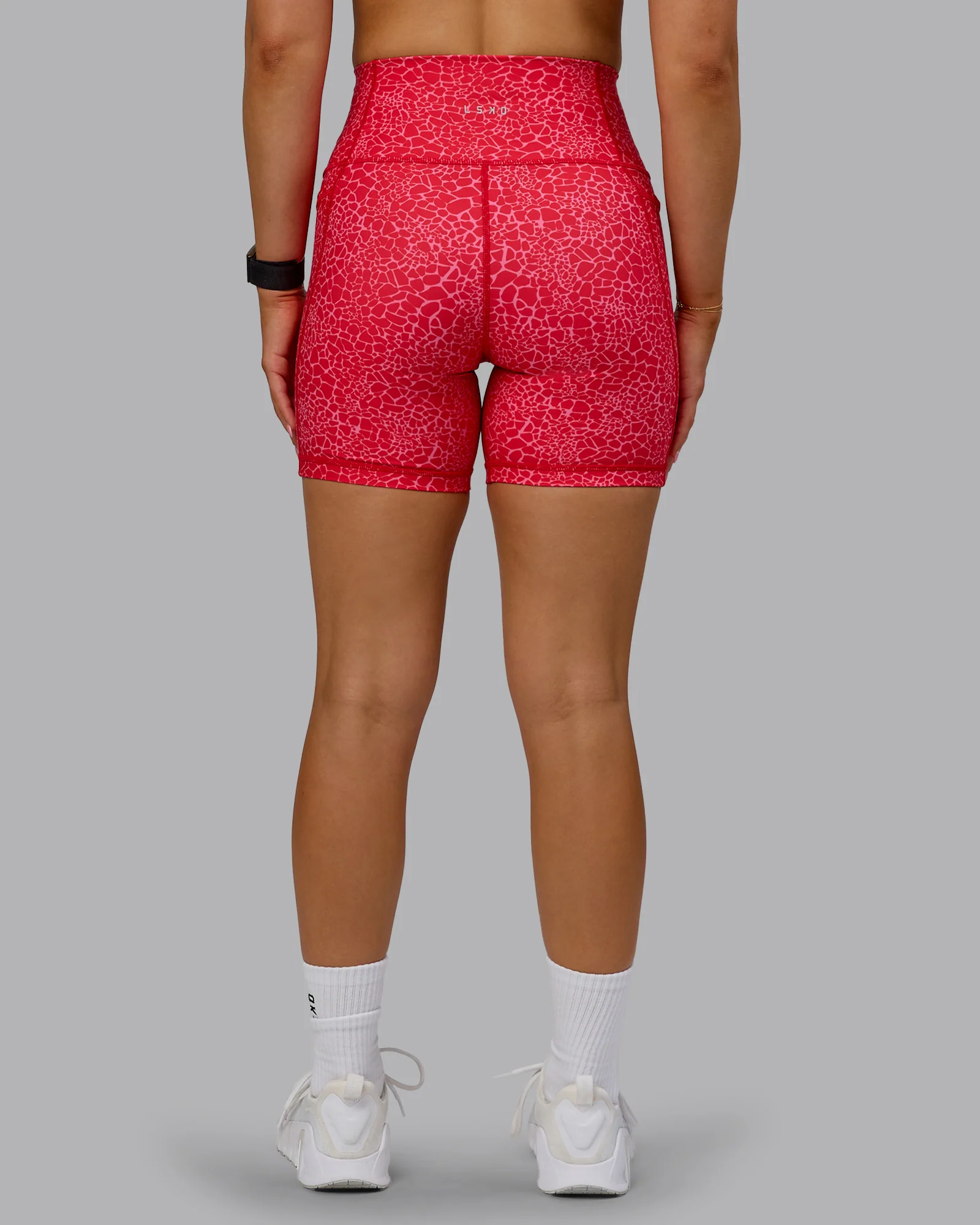 10464-fusion-ultra-high-rise-6-short-pockets-red-vitality-print-3.webp Fusion Ultra High-Rise 6" Short Pockets - Red Vitality Print