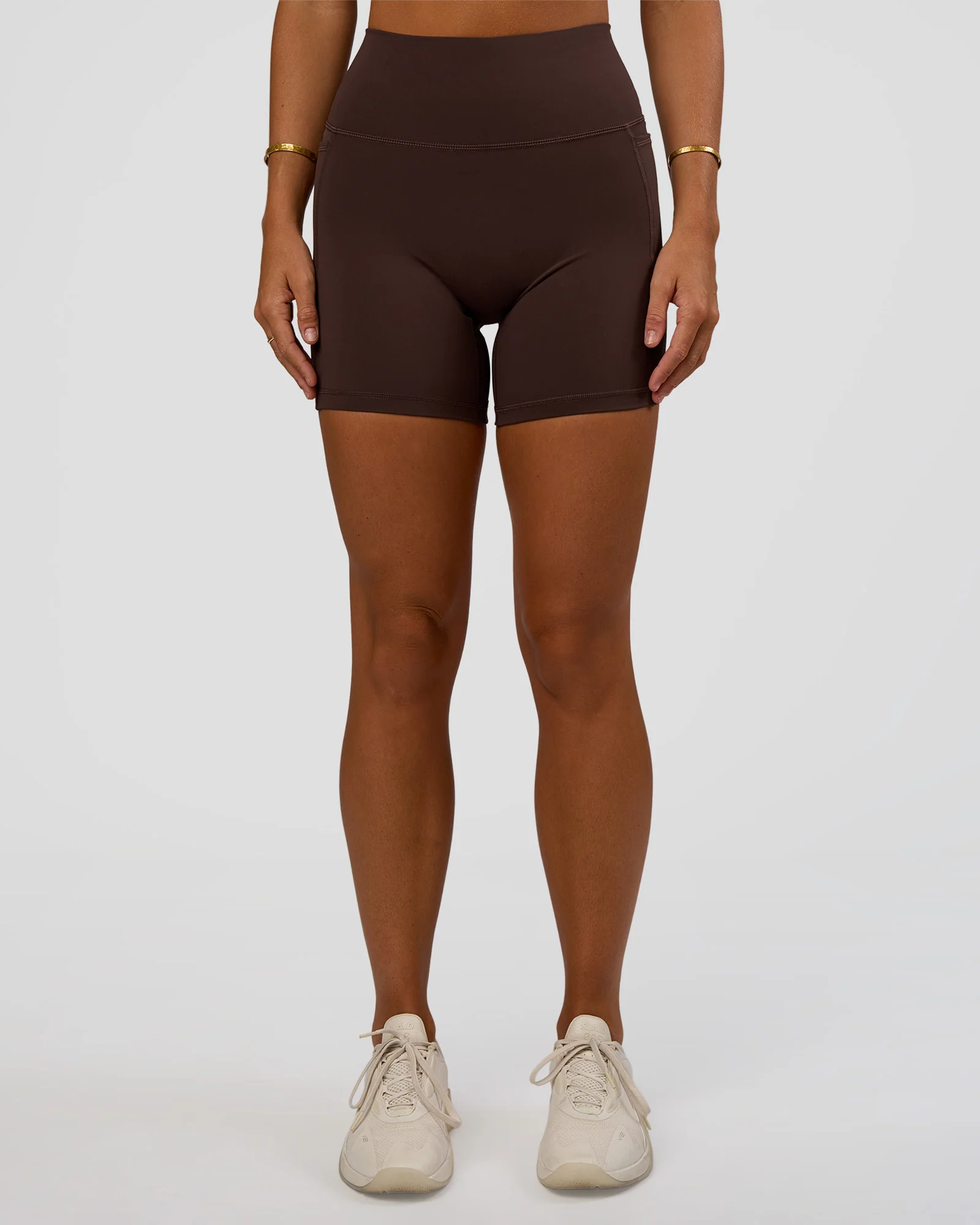 10491-fusion-v-contour-ultra-high-rise-6-short-pockets-hot-chocolate-2.webp Fusion V-Contour Ultra High-Rise 6" Short Pockets - Hot Chocolate