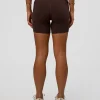 10491-fusion-v-contour-ultra-high-rise-6-short-pockets-hot-chocolate-4.webp Fusion V-Contour Ultra High-Rise 6" Short Pockets - Hot Chocolate