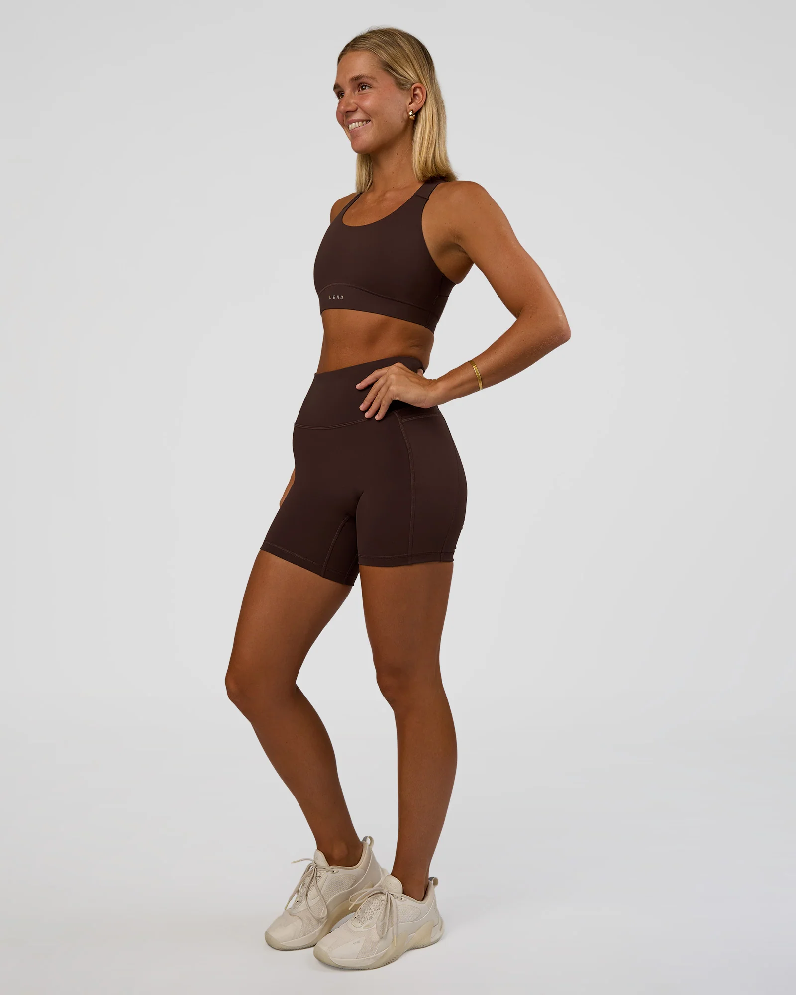 10491-fusion-v-contour-ultra-high-rise-6-short-pockets-hot-chocolate-5.webp Fusion V-Contour Ultra High-Rise 6" Short Pockets - Hot Chocolate