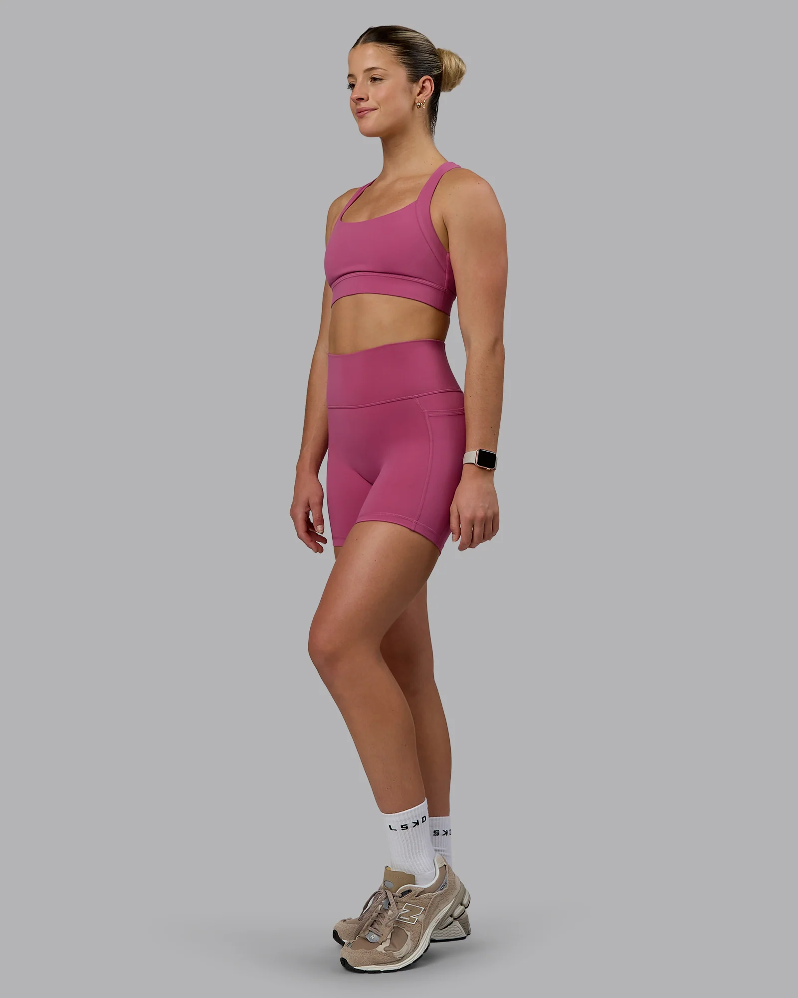 10554-fusion-ultra-high-rise-6-short-pockets-mauve-haze-2.webp Fusion Ultra High-Rise 6" Short Pockets - Mauve Haze