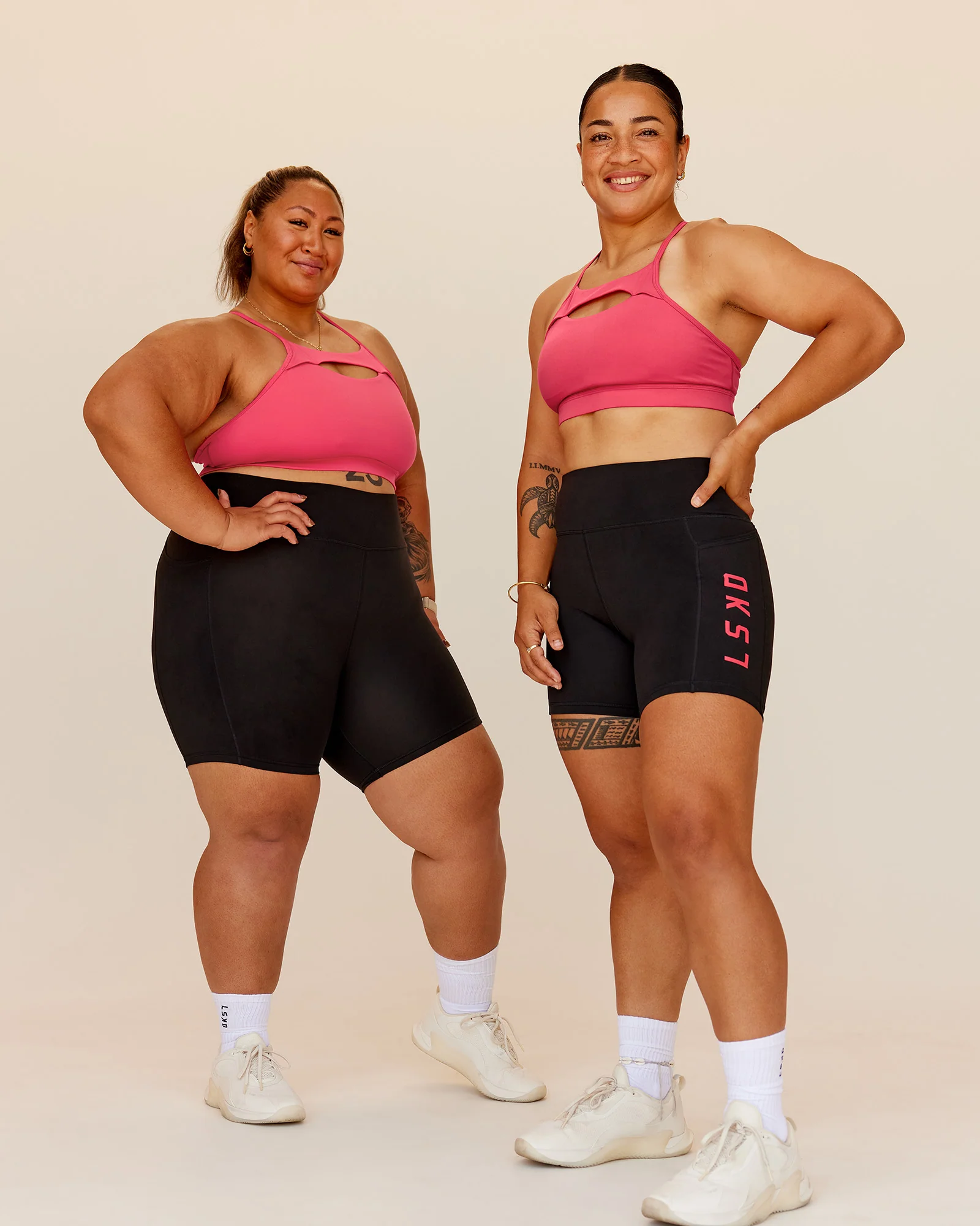 10702-rep-ultra-high-rise-6-short-pockets-black-bright-raspberry-2.webp Rep Ultra High-Rise 6" Short Pockets - Black-Bright Raspberry