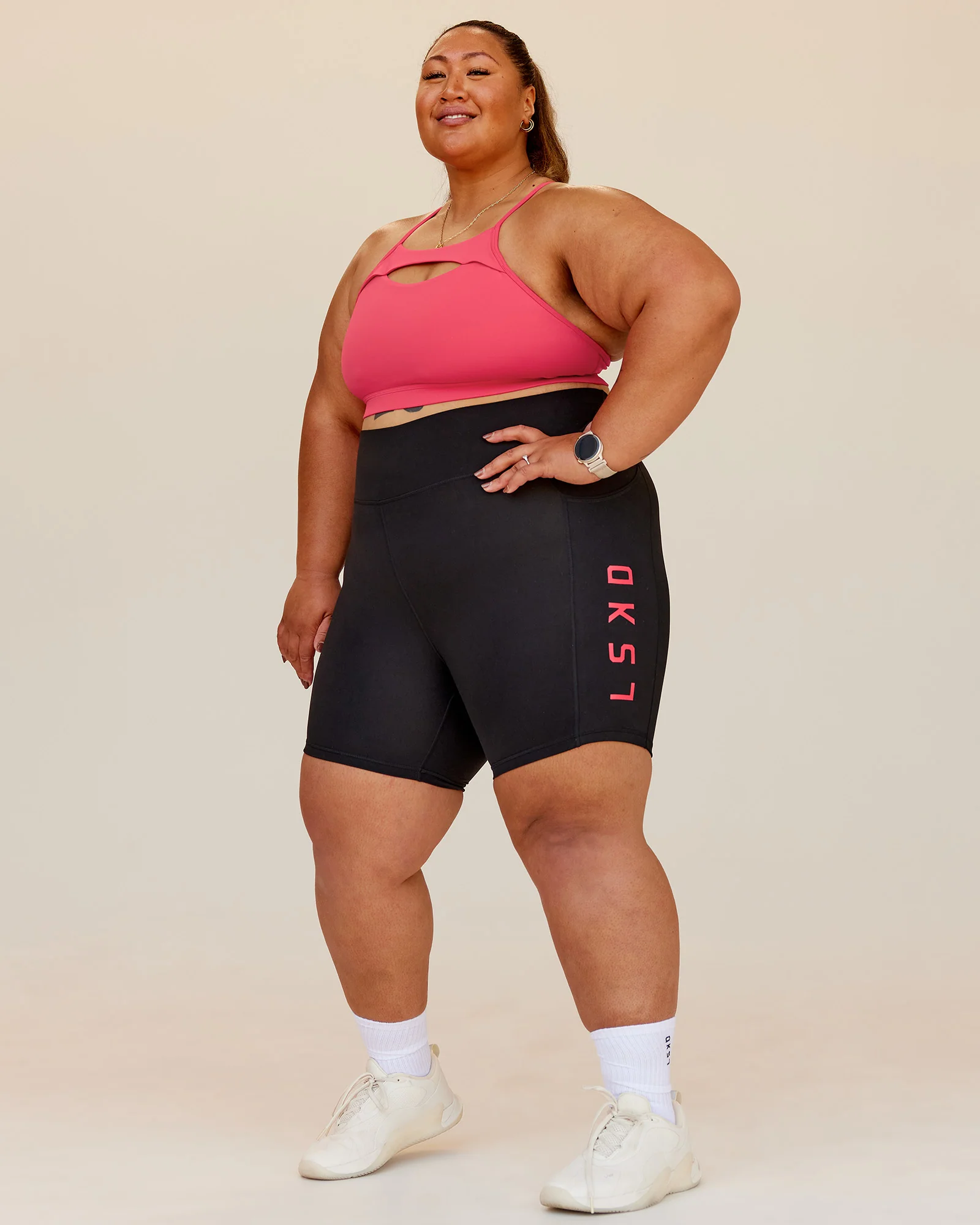10702-rep-ultra-high-rise-6-short-pockets-black-bright-raspberry-3.webp Rep Ultra High-Rise 6" Short Pockets - Black-Bright Raspberry