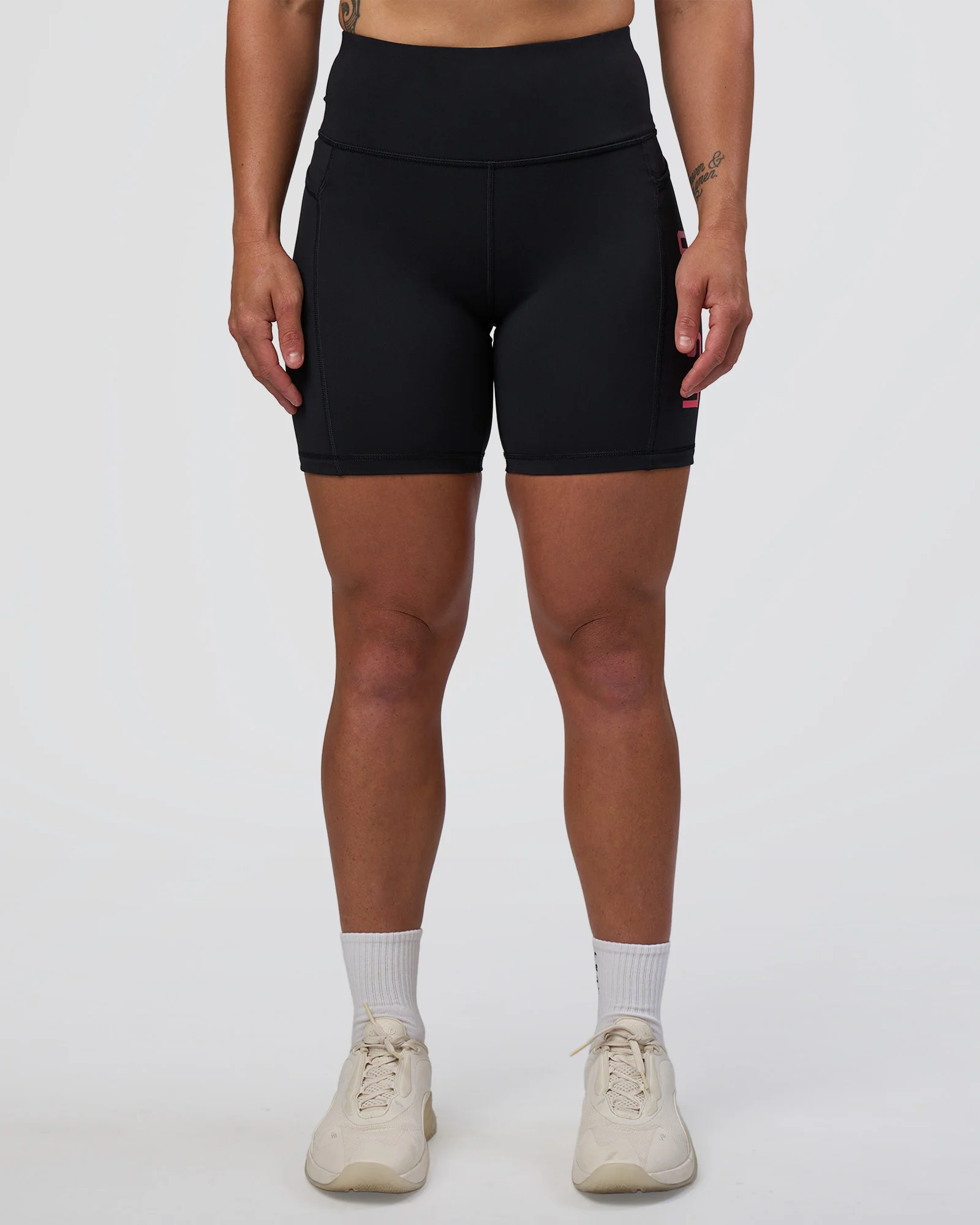 10702-rep-ultra-high-rise-6-short-pockets-black-bright-raspberry-7.webp Rep Ultra High-Rise 6" Short Pockets - Black-Bright Raspberry