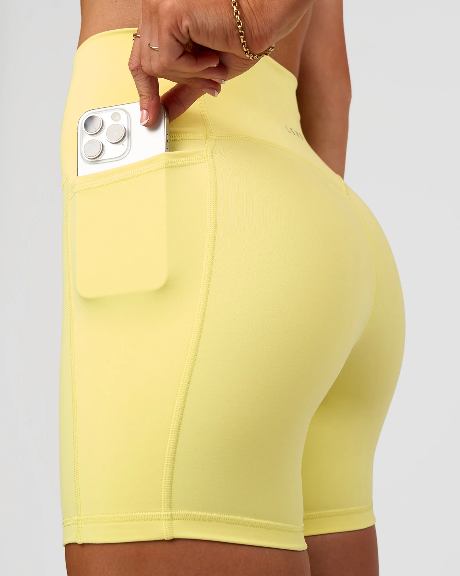 Fusion V-Contour Ultra High-Rise 6" Short Pockets - Yellow Fizz