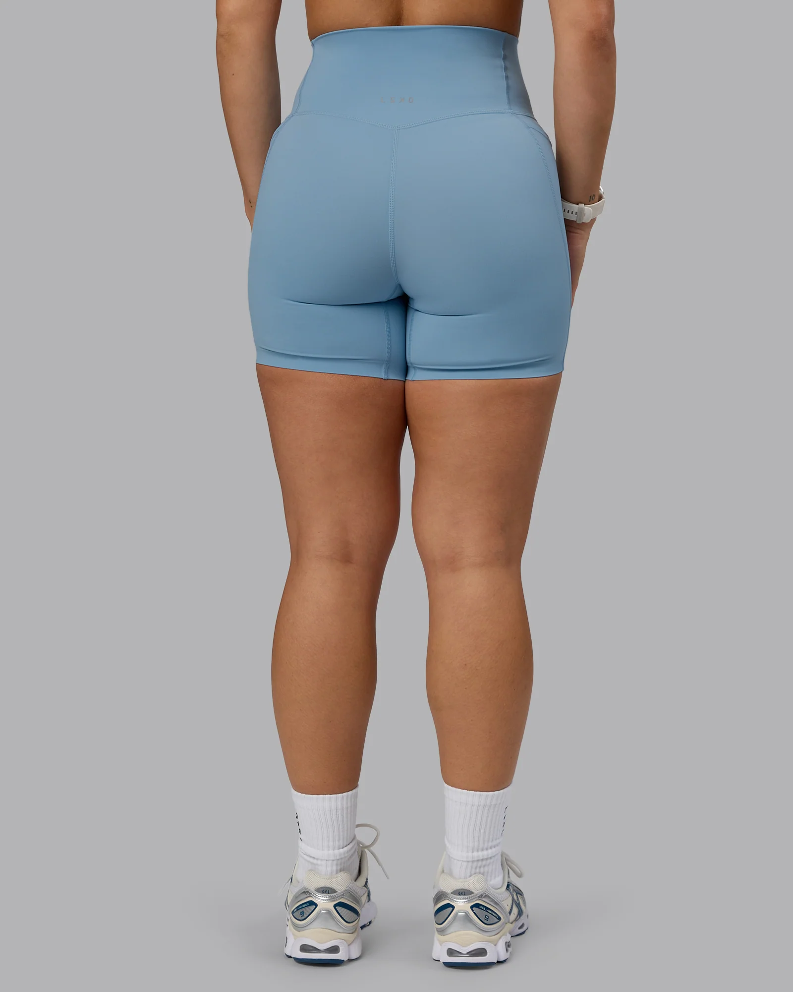 10865-elixir-ultra-high-rise-6-short-pockets-glacier-lake-4.webp Elixir Ultra High-Rise 6" Short Pockets - Glacier Lake
