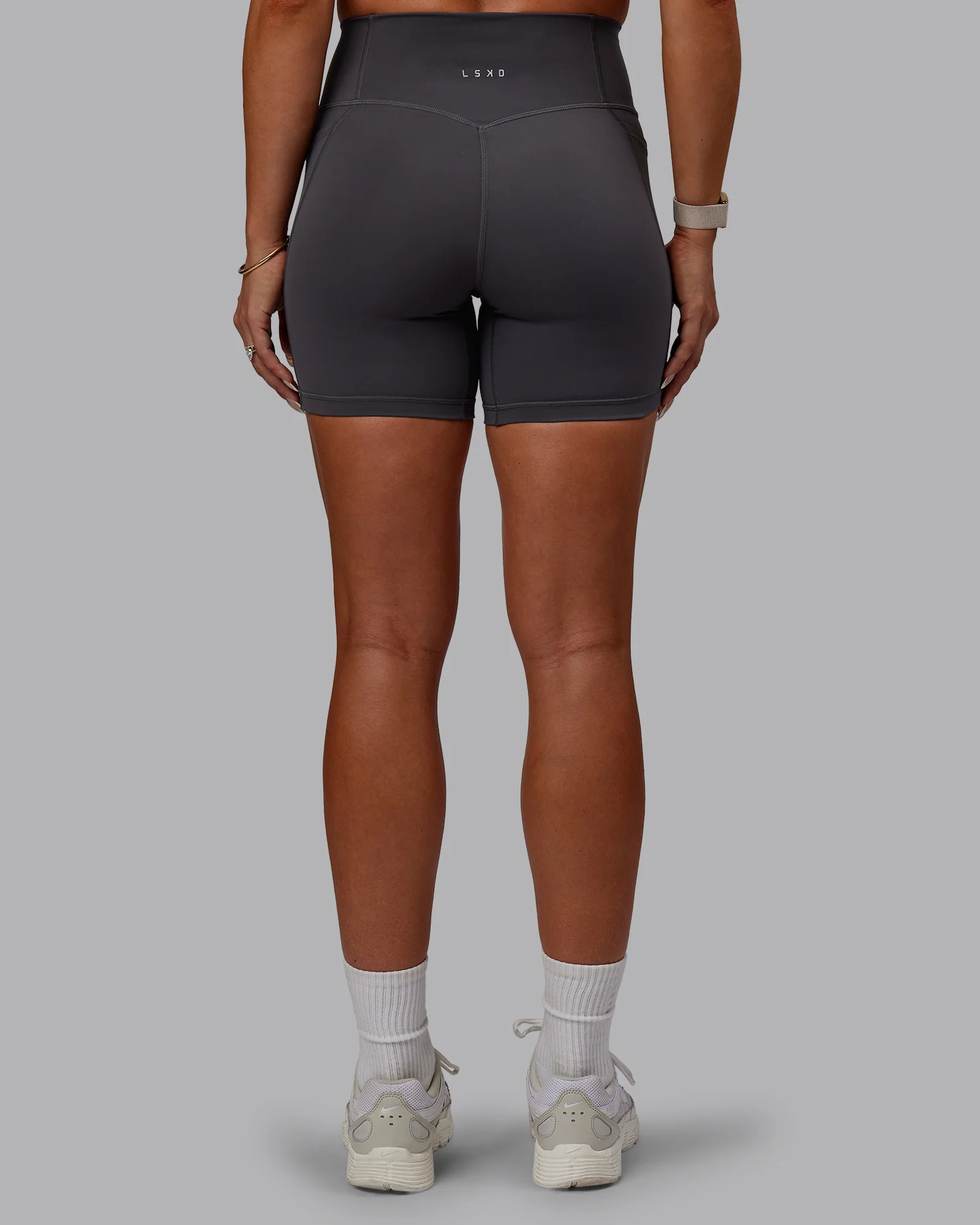 10874-bree-masters-fusion-ultra-high-rise-6-short-pockets-stormy-10.webp Bree Masters Fusion Ultra High-Rise 6" Short Pockets - Stormy
