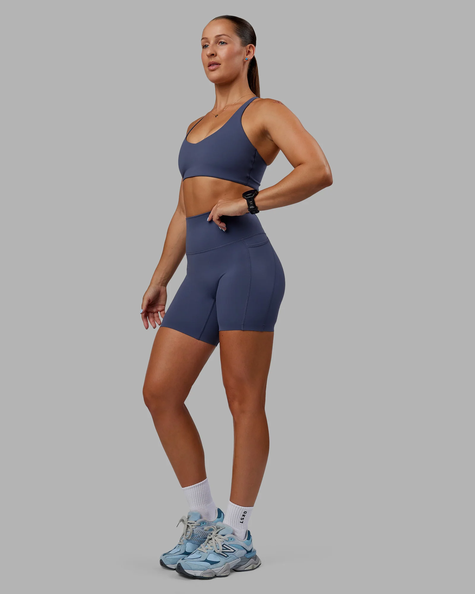 10892-abs-elixir-ultra-high-rise-6-short-pockets-nightshadow-blue-5.webp Abs Elixir Ultra High-Rise 6" Short Pockets - Nightshadow Blue