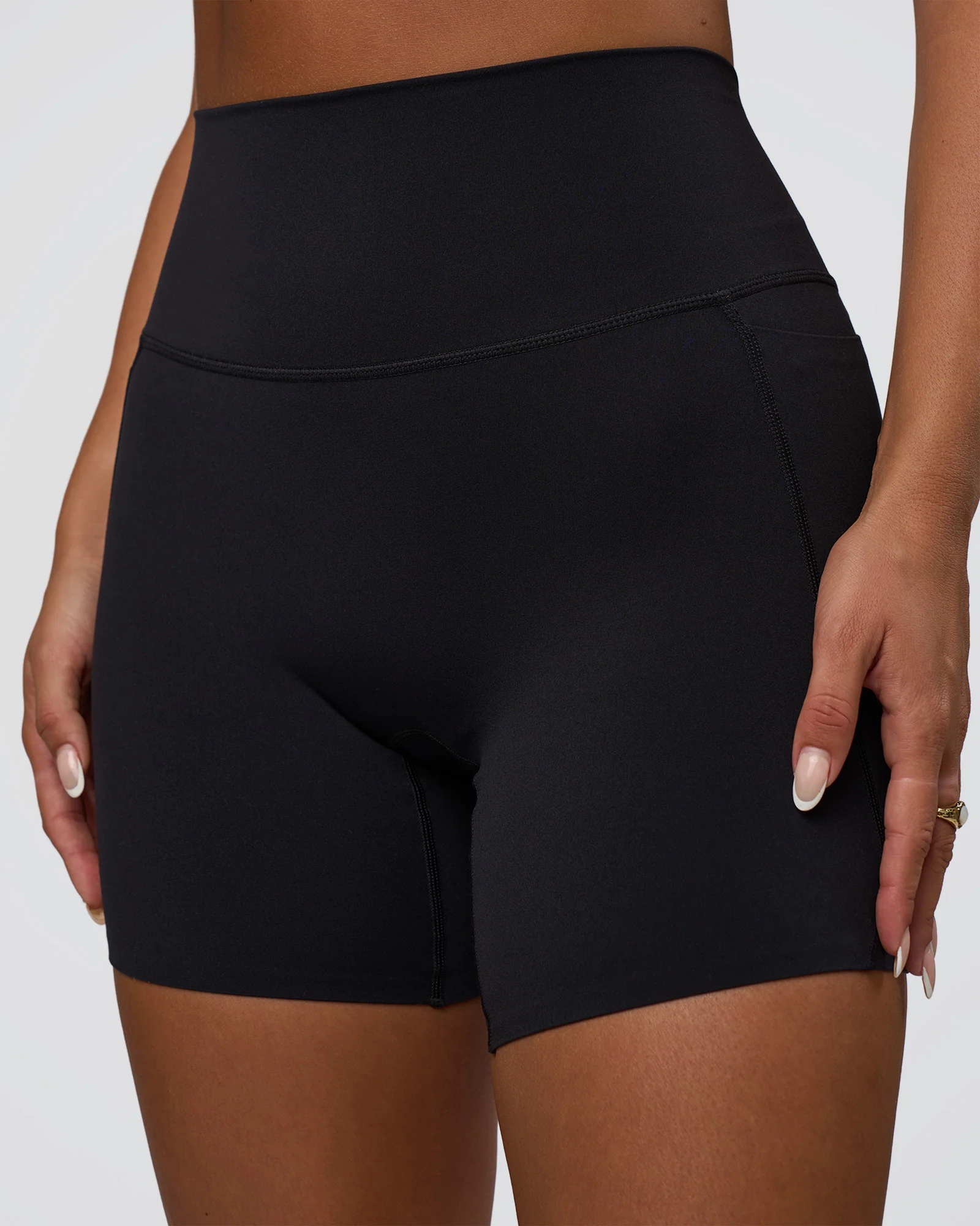 10937-elixir-defined-high-rise-6-short-pockets-black-2.webp Elixir Defined High-Rise 6" Short Pockets - Black