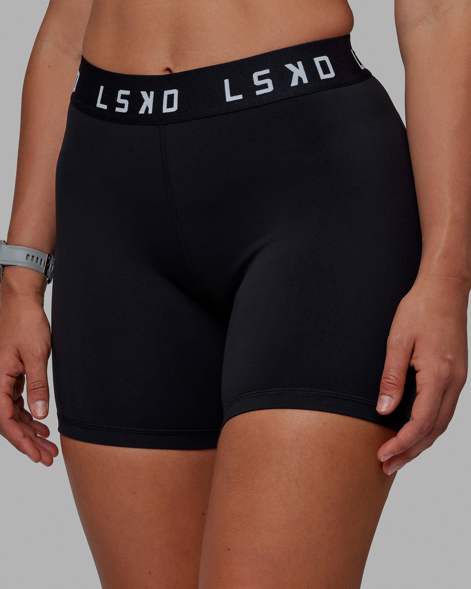 10964-extend-mid-rise-6-short-black-white-10.jpg Extend Mid-Rise 6" Short - Black-White