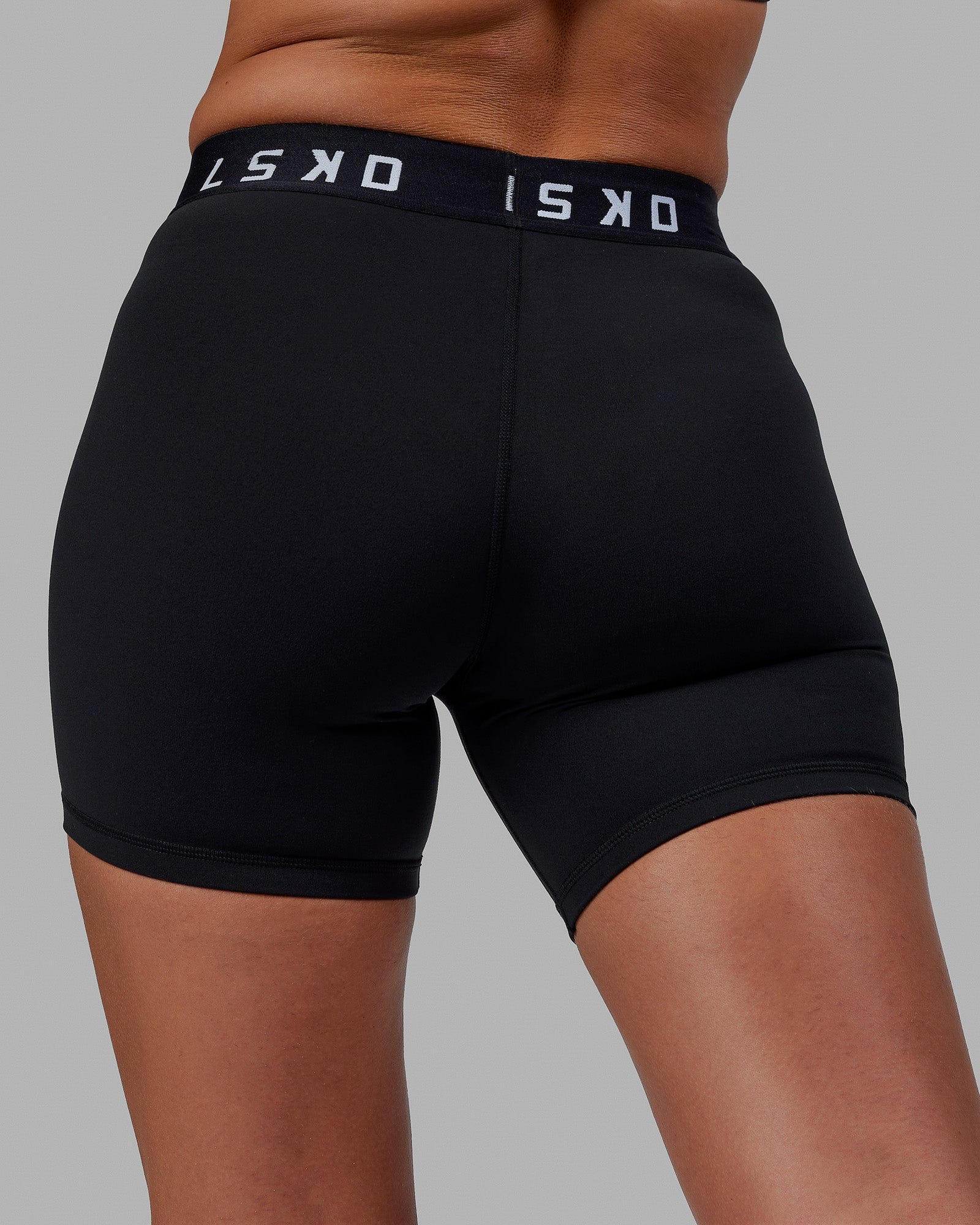 10964-extend-mid-rise-6-short-black-white-11.jpg Extend Mid-Rise 6" Short - Black-White