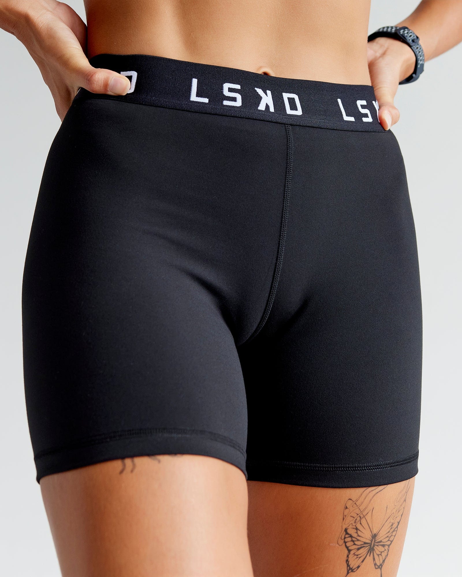 10964-extend-mid-rise-6-short-black-white-3.jpg Extend Mid-Rise 6" Short - Black-White