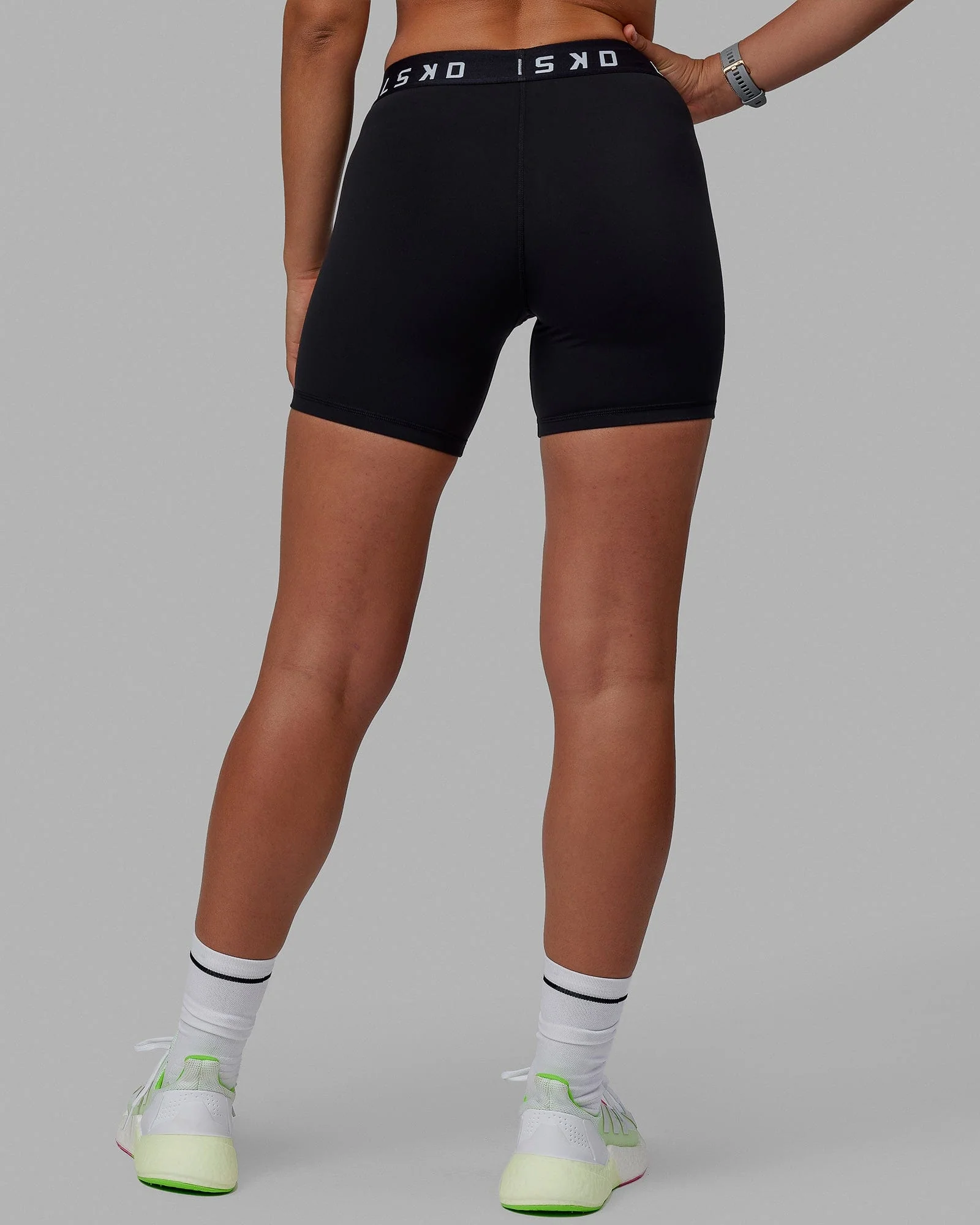 10964-extend-mid-rise-6-short-black-white-4.webp Extend Mid-Rise 6" Short - Black-White