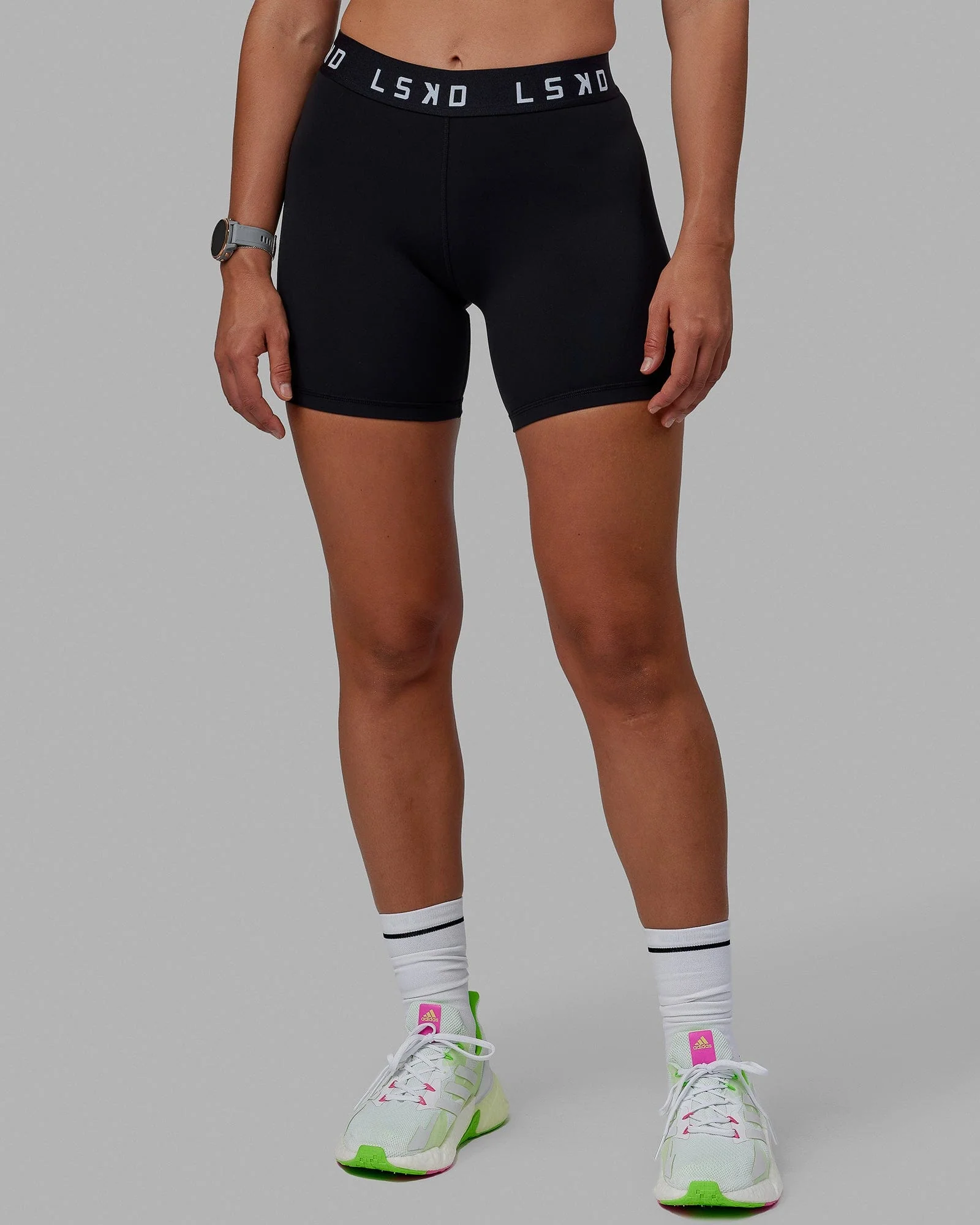 10965-black-white-2xs-black-white-2xs-variation-1.webp Extend Mid-Rise 6" Short - Black-White