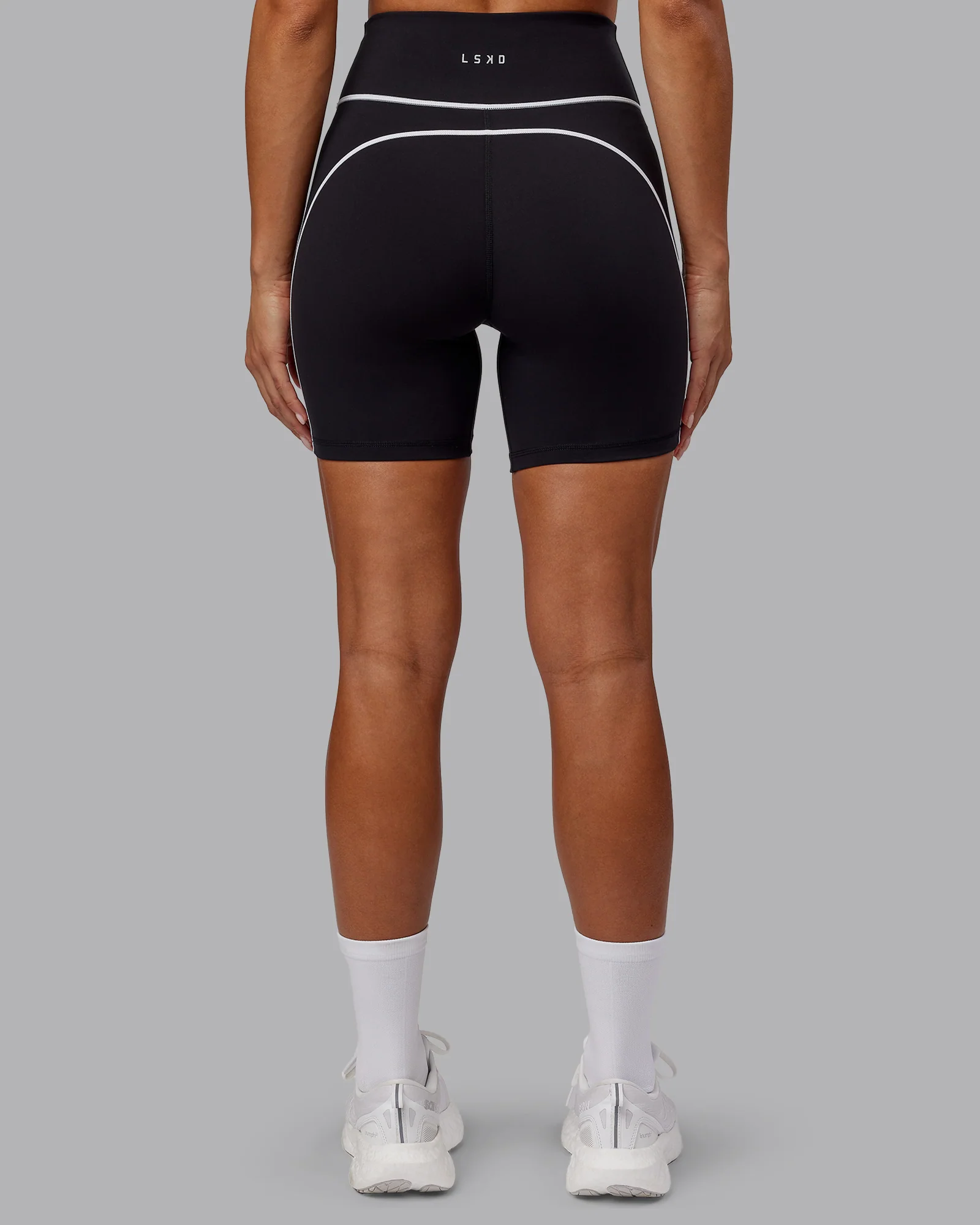 Contrast Ultra High-Rise 6" Short - Black-White