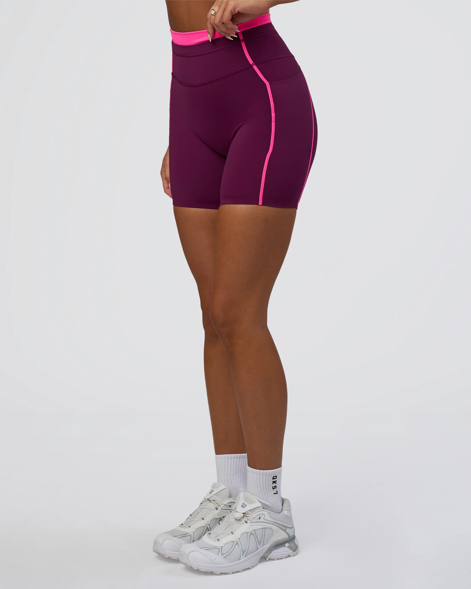 11045-liberate-contrast-high-rise-6-short-pockets-plum-caspia-ultra-pink-6.webp Liberate Contrast High-Rise 6" Short Pockets - Plum Caspia-Ultra Pink