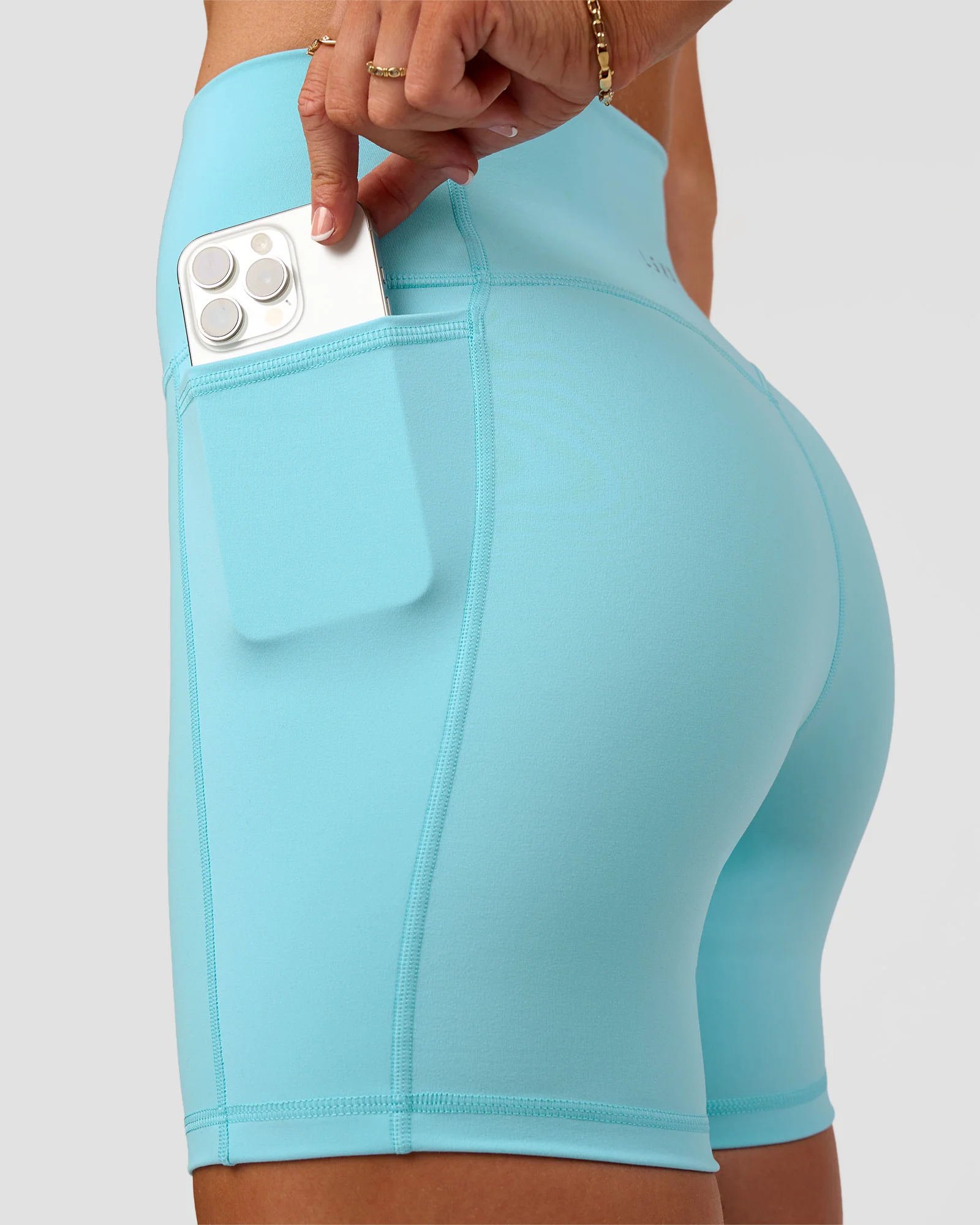 11086-fusion-v-contour-ultra-high-rise-6-short-pockets-baltic-sea-5.webp Fusion V-Contour Ultra High-Rise 6" Short Pockets - Baltic Sea