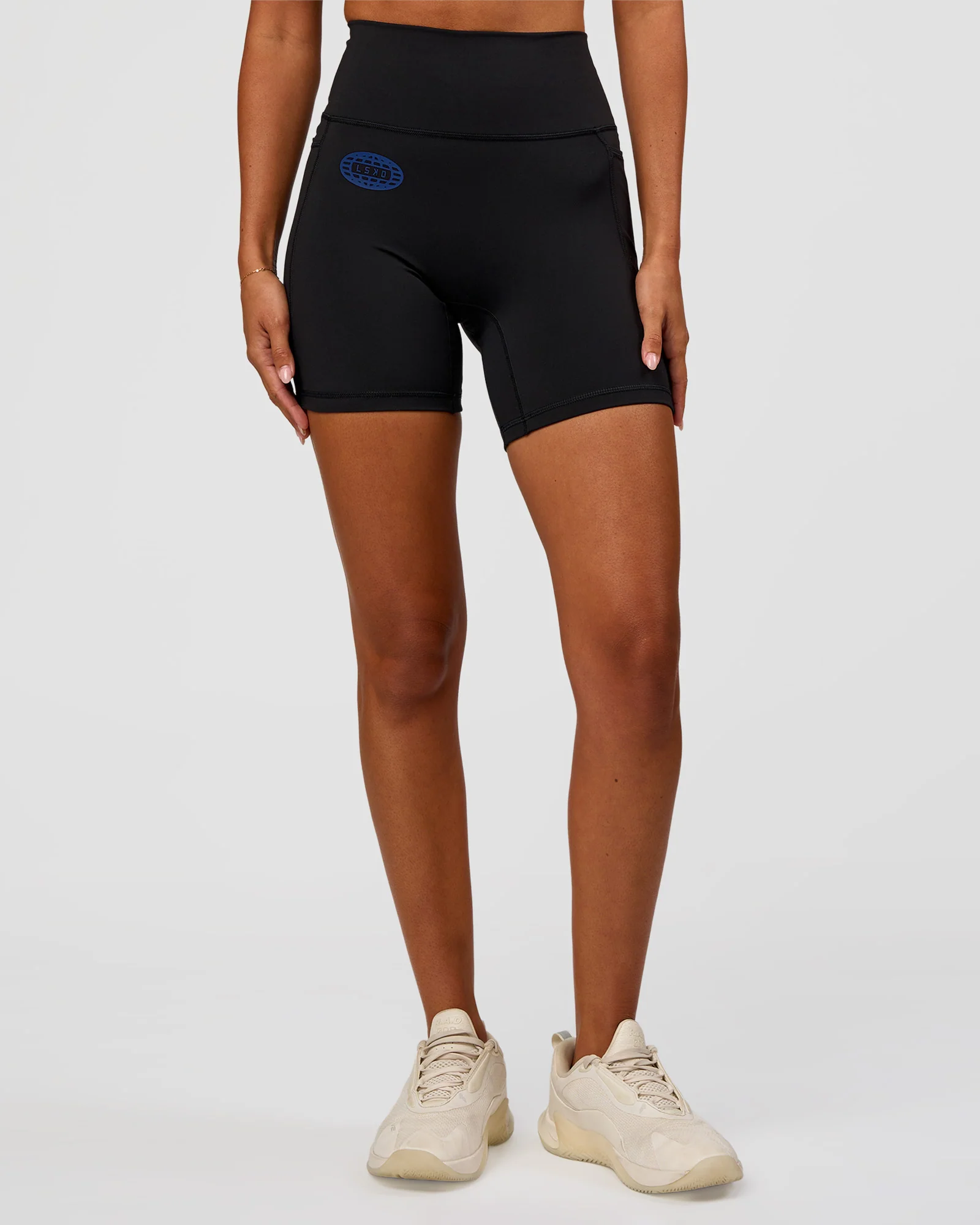 11095-fusion-hype-graphic-ultra-high-rise-6-short-pockets-black-electric-indigo-1.webp Fusion Hype Graphic Ultra High-Rise 6" Short Pockets - Black-Electric Indigo